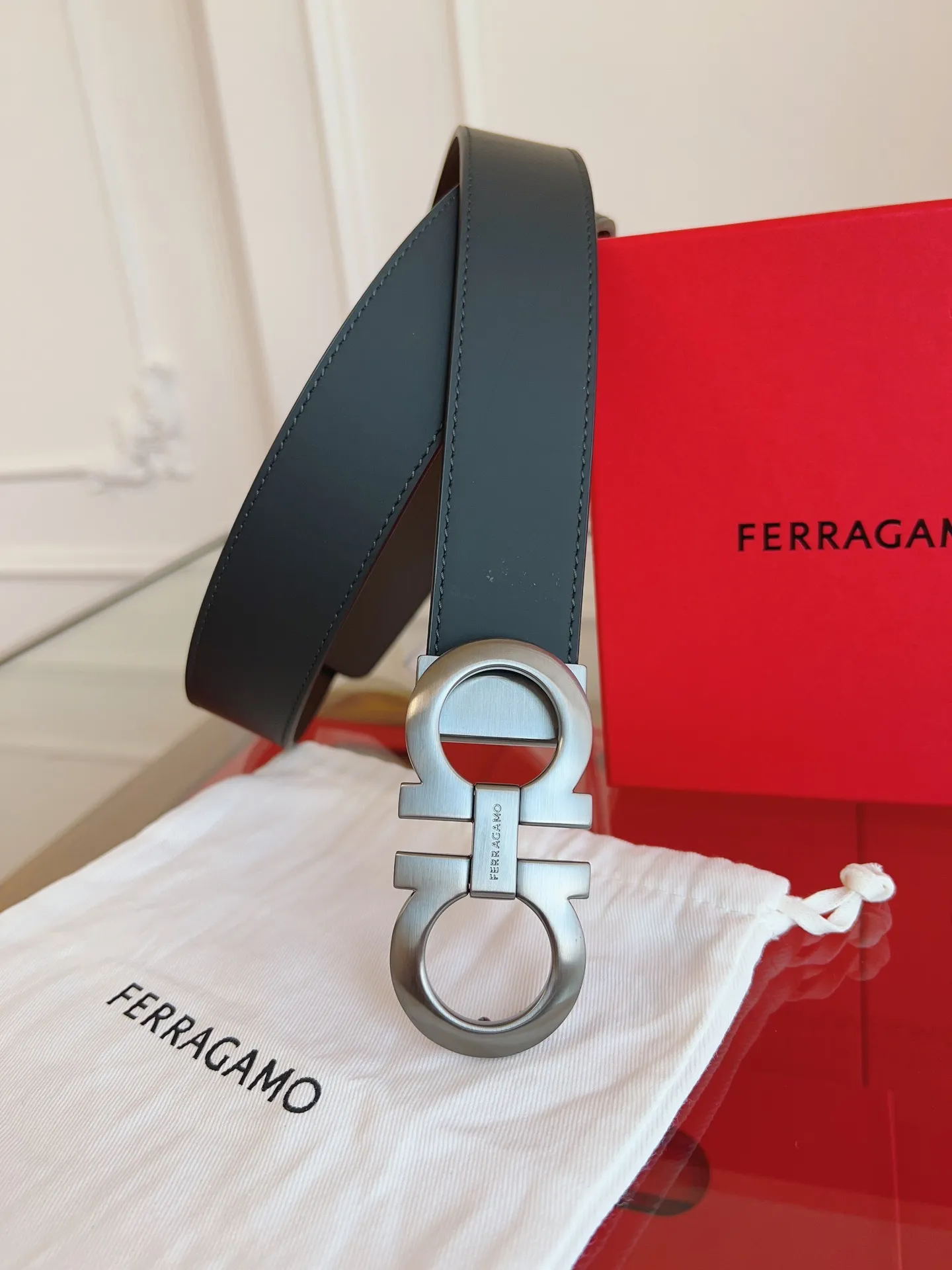 💰440💰Full set of packaging💰 💍Purchase grade Ferragamo 3.5cm original leather. Precision brass hardware upgraded version nfc chip, genuine factory IP plating! Original match
