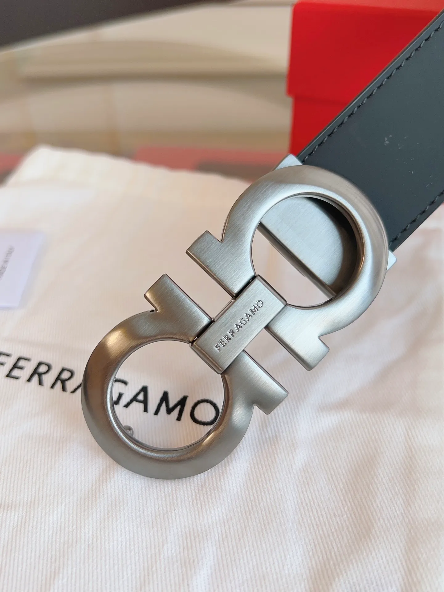 💰440💰Full set of packaging💰 💍Purchase grade Ferragamo 3.5cm original leather. Precision brass hardware upgraded version nfc chip, genuine factory IP plating! Original match