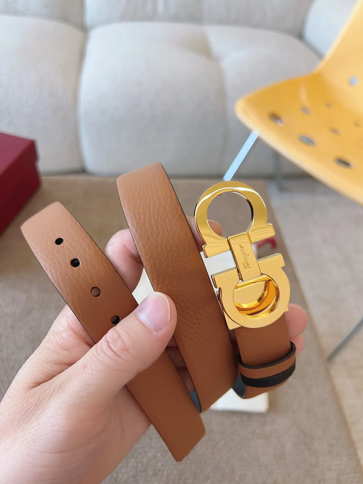 💰440💰Full package💰 💍Purchasing agent Ferragamo⚡️The 2.5cm width belt is made of first-grain cow leather. It is flexible and versatile and shows feminine femininity.⚡️The slim belt is matched with the classic Gancini buckle opening and closing⚡️Double-sided. The length can be adjusted to suit the waistline.