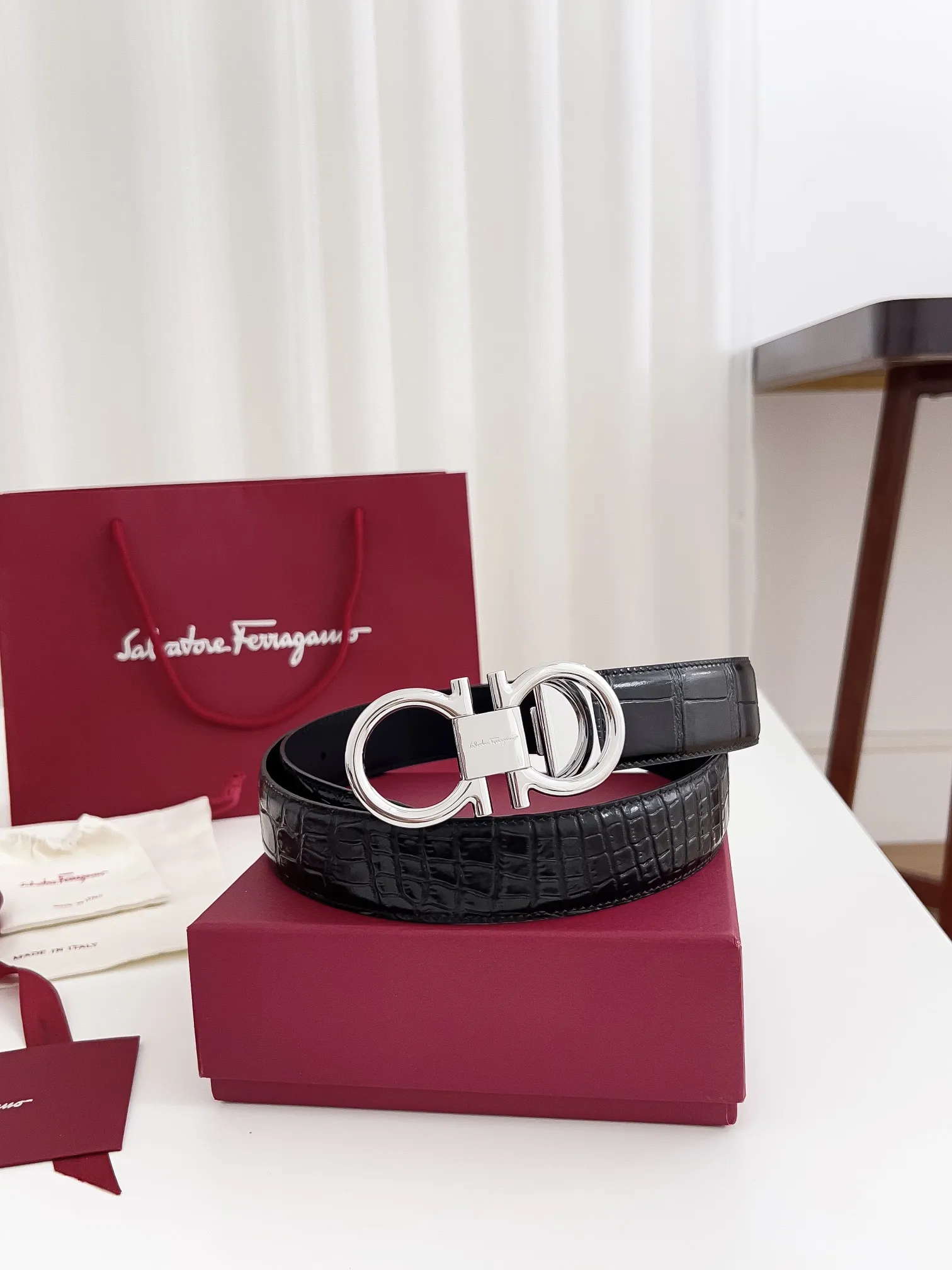 💰440💰Full package💰 💍Purchasing agent Ferragamo⚡️🌹Width 3.5cm, imported first-layer calfskin, double-sided cowhide material, soft and Q-elastic. Dürkopp's diagonal stitching is exquisite and durable. Good quality goods. Button head: pure copper buckle (gold, gun color, silver) Size: 100-125cm Packaging: full set of packaging