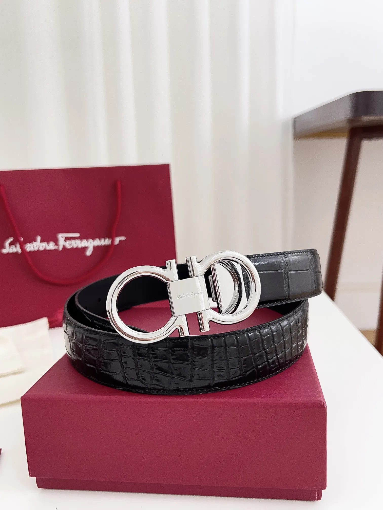 💰440💰Full package💰 💍Purchasing agent Ferragamo⚡️🌹Width 3.5cm, imported first-layer calfskin, double-sided cowhide material, soft and Q-elastic. Dürkopp's diagonal stitching is exquisite and durable. Good quality goods. Button head: pure copper buckle (gold, gun color, silver) Size: 100-125cm Packaging: full set of packaging