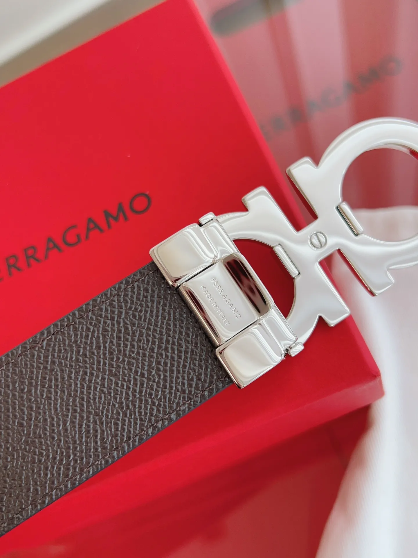 💰440💰Full set of packaging💰 💍Purchase grade Ferragamo 3.5cm original leather. Precision brass hardware upgraded version nfc chip, genuine factory IP plating! Original match