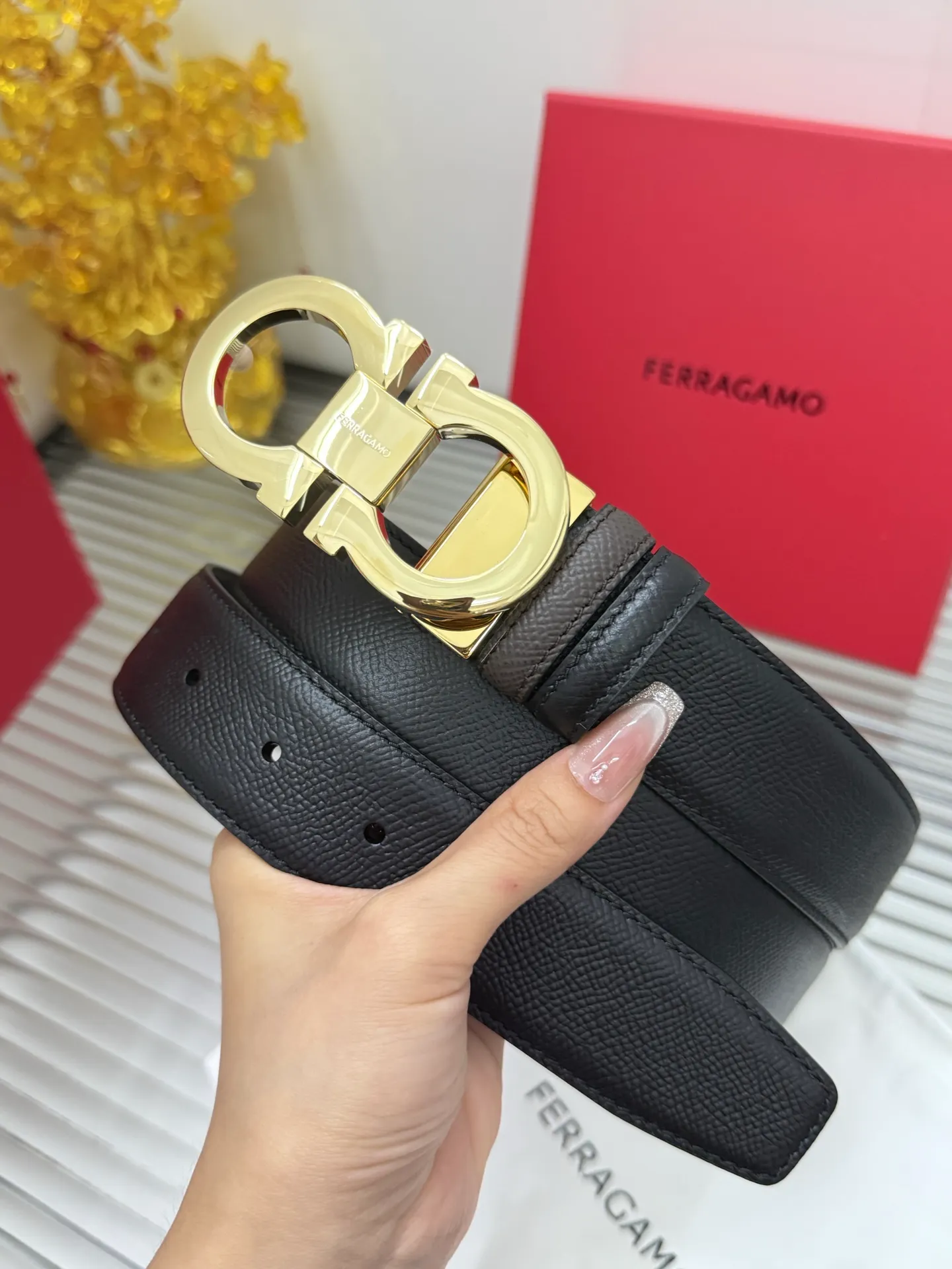 ✅Width: 𝟑.𝟱𝗰𝗺 ❑ 🌎Purchasing genuine goods ❑ Duty-free packaging Salvatore Ferragamo ❑ Supports 𝐍𝐅𝐂 anti-counterfeiting identification · Integrated chip identification for plate matching ❗️ ❑ Italian 🇮🇹𝐒𝐢𝐫𝐩 Original imported calfskin, double-sided, usable and cutable in length + high-quality pure copper hardware buckle P460 ❑ Genuine quality Small details in alignment / neat wiring details Pursue high quality Perfect high-end customers must buy ✔ ❑ The overall details are aligned with curvature Strict requirements for material selection for opening and opening · All materials are completely consistent · The fabrics, wiring, and oil edges are meticulously reflected, and there are no leaky details. Original factory high quality and special supply channels. ❑ The leather texture is clearly visible and the traces are exposed, restoring the official authentic quality to the greatest extent 🔥 ❑ Top quality ✅Avoid the risk of later breakage 🌿 ❑ 『One-year warranty, replace broken parts with new ones』 ❑ The eye holes are completed in one stamping, clean and neat, without any skin residue or color rendering. The stitching is tight and precise. "Original quality ۞ Avoid picture piracy 🔍 Low quality ✘ Exclusive real photos"