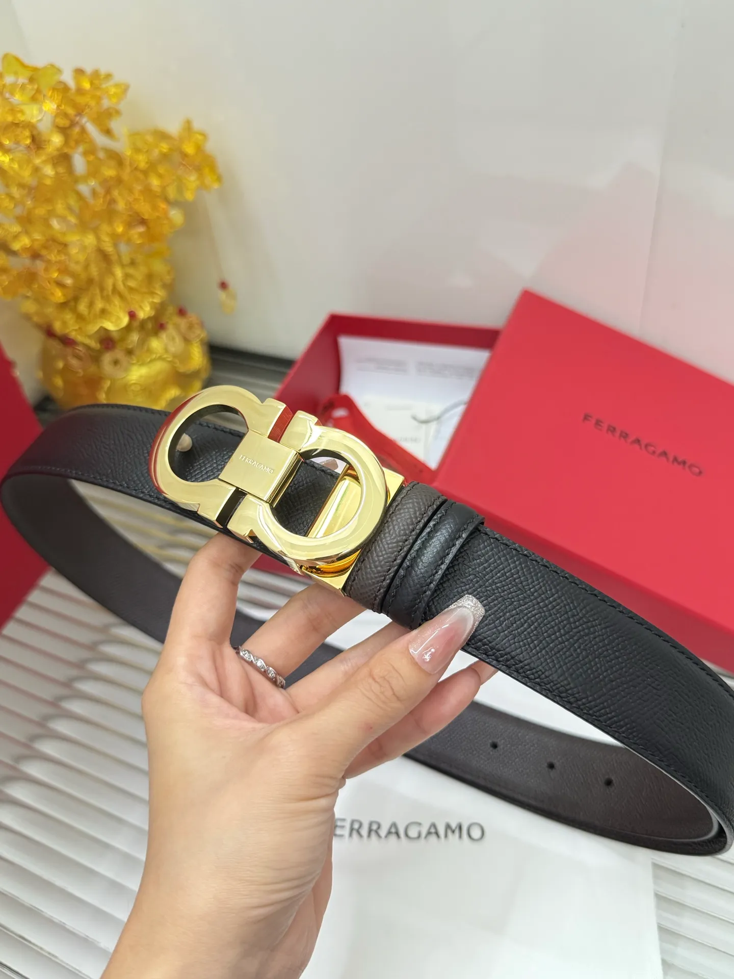 ✅Width: 𝟑.𝟱𝗰𝗺 ❑ 🌎Purchasing genuine goods ❑ Duty-free packaging Salvatore Ferragamo ❑ Supports 𝐍𝐅𝐂 anti-counterfeiting identification · Integrated chip identification for plate matching ❗️ ❑ Italian 🇮🇹𝐒𝐢𝐫𝐩 Original imported calfskin, double-sided, usable and cutable in length + high-quality pure copper hardware buckle P460 ❑ Genuine quality Small details in alignment / neat wiring details Pursue high quality Perfect high-end customers must buy ✔ ❑ The overall details are aligned with curvature Strict requirements for material selection for opening and opening · All materials are completely consistent · The fabrics, wiring, and oil edges are meticulously reflected, and there are no leaky details. Original factory high quality and special supply channels. ❑ The leather texture is clearly visible and the traces are exposed, restoring the official authentic quality to the greatest extent 🔥 ❑ Top quality ✅Avoid the risk of later breakage 🌿 ❑ 『One-year warranty, replace broken parts with new ones』 ❑ The eye holes are completed in one stamping, clean and neat, without any skin residue or color rendering. The stitching is tight and precise. "Original quality ۞ Avoid picture piracy 🔍 Low quality ✘ Exclusive real photos"