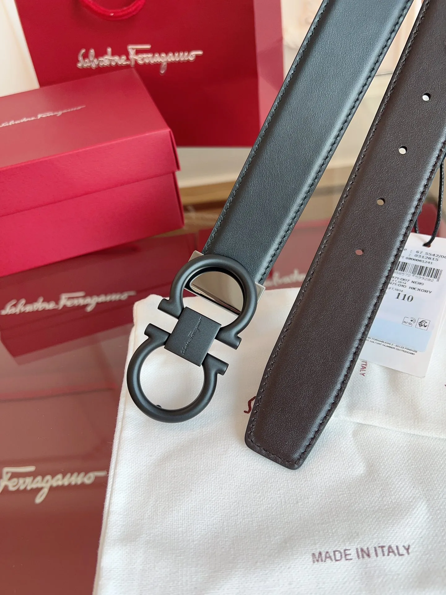 💰440💰Full set of packaging💰 💍Purchase grade Ferragamo 3.5cm original leather. Precision brass hardware upgraded version nfc chip, genuine factory IP plating! Original match