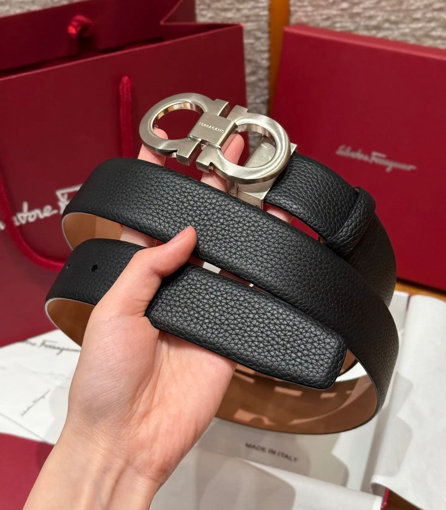 💰440💰Complete package💰 💍Purchase-grade Ferragamo⚡️🌹Double-sided Italian imported original black matching☕️New high-quality palladium-plated buckle Width 35mm Double-sided usable The belt is adjustable and can be cut as needed to achieve a slimming effect