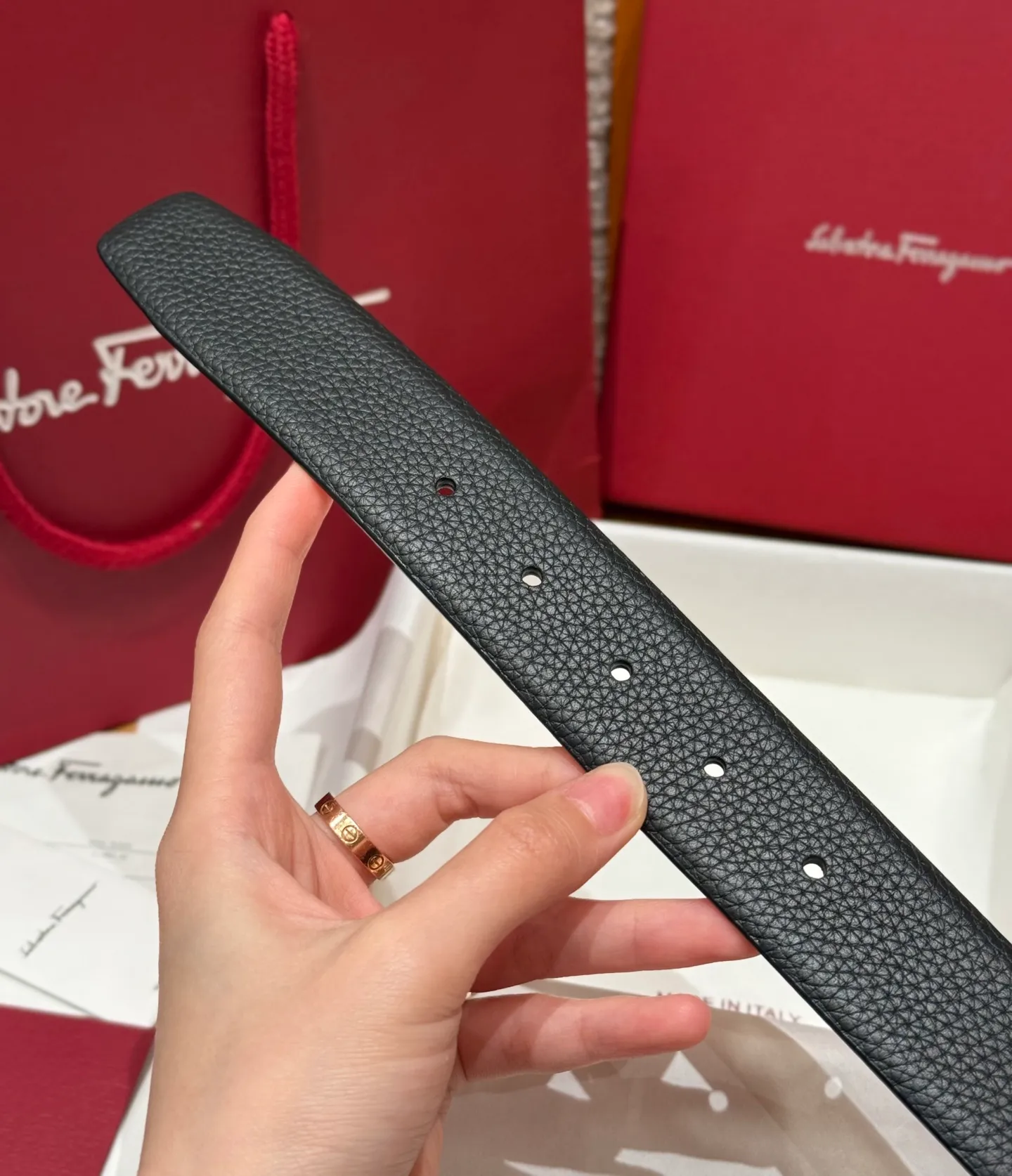 💰440💰Complete package💰 💍Purchase-grade Ferragamo⚡️🌹Double-sided Italian imported original black matching☕️New high-quality palladium-plated buckle Width 35mm Double-sided usable The belt is adjustable and can be cut as needed to achieve a slimming effect