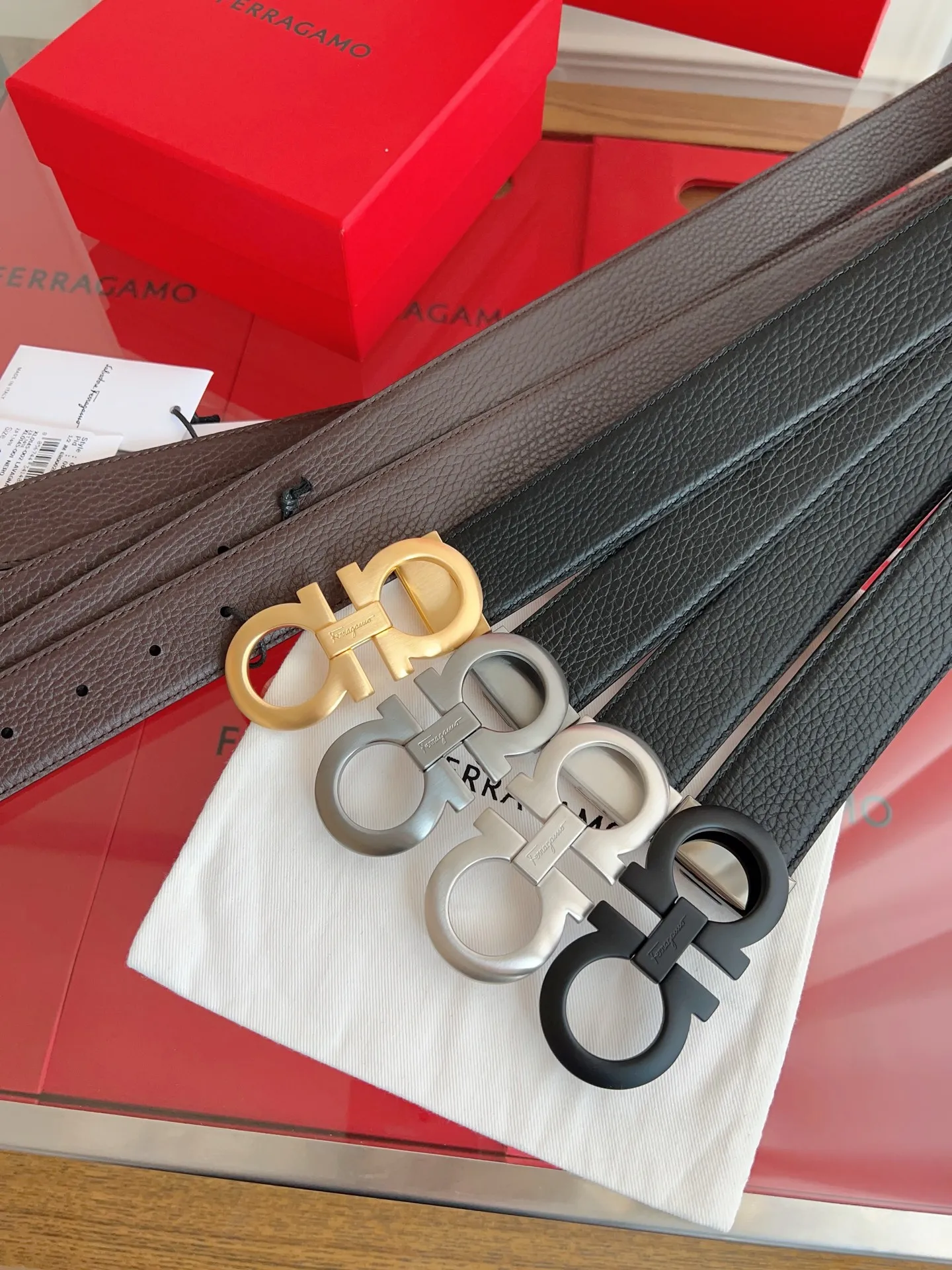 💰440💰Full set of packaging💰 💍Purchase grade Ferragamo 3.5cm original leather. Precision brass hardware upgraded version nfc chip, genuine factory IP plating! Original match,