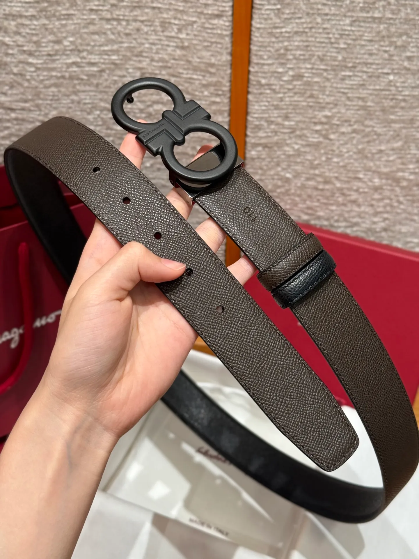 💰440💰Complete package💰 💍Purchase-grade Ferragamo⚡️🌹Double-sided Italian imported original black matching☕️New high-quality palladium-plated buckle Width 35mm Double-sided usable The belt is adjustable and can be cut as needed to achieve a slimming effect