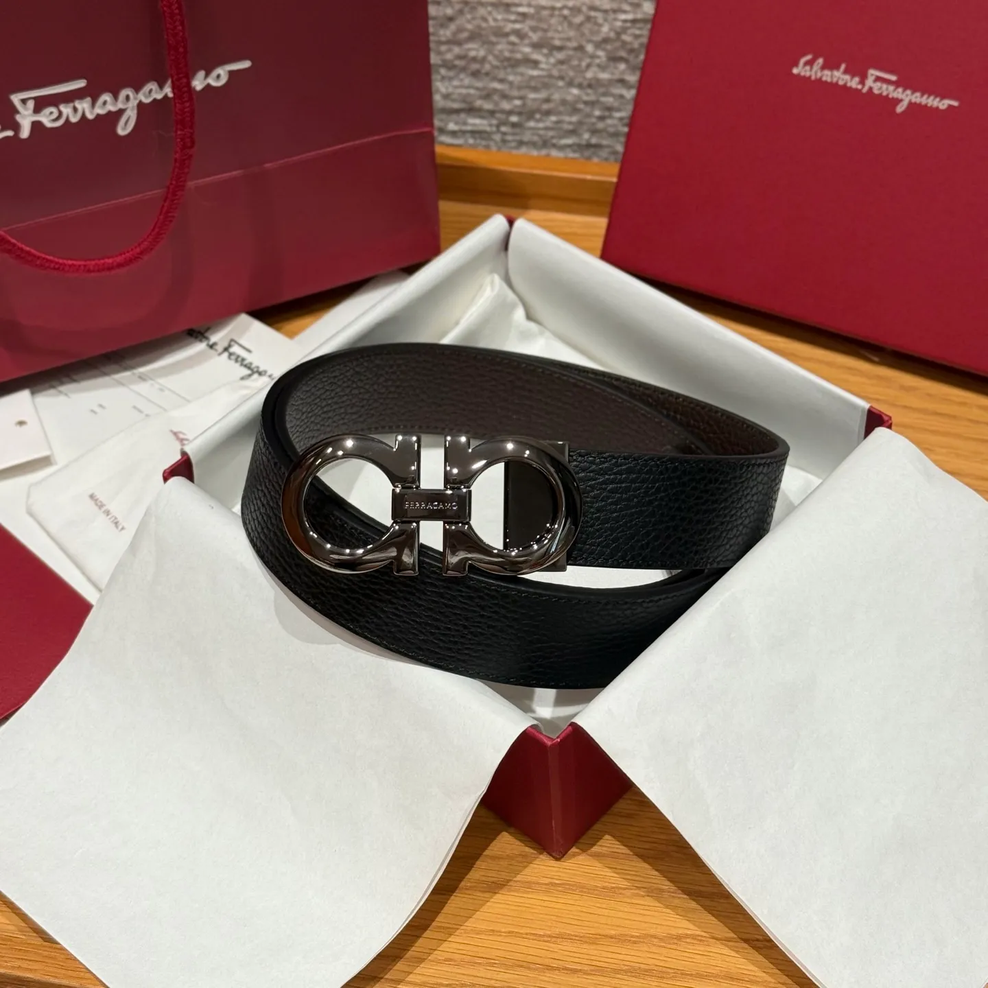 💰440💰Complete package💰 💍Purchase-grade Ferragamo⚡️🌹Double-sided Italian imported original black matching☕️New high-quality palladium-plated buckle Width 35mm Double-sided usable The belt is adjustable and can be cut as needed to achieve a slimming effect