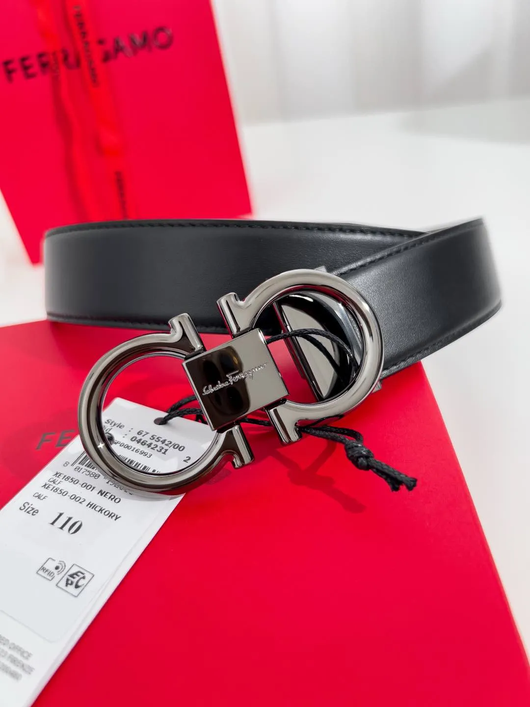 💰440💰Full package💰 💍Purchase-grade Ferragamo⚡️🌹Width 3.5cm, imported first-layer calfskin, double-sided cowhide material⚡️🌹The leather is soft and Q-elastic. Dürkopp's diagonal stitching is exquisite and durable. Good quality goods. Button head: pure copper button (gold, gun color, silver)