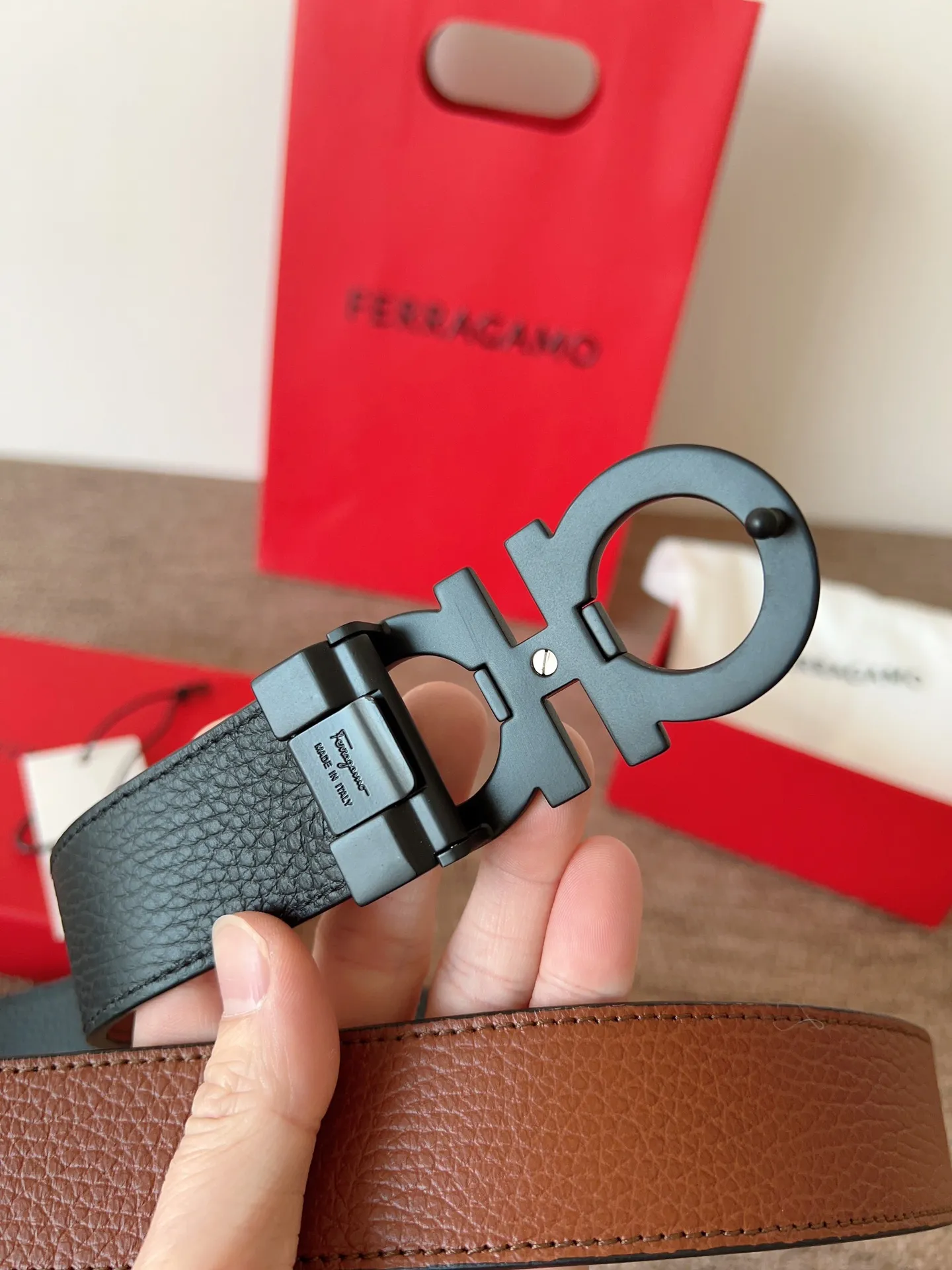 A Ferragamo belt that will never go out of style after several years of use, with original leather, high-quality buckles and brand new packaging. 💰760