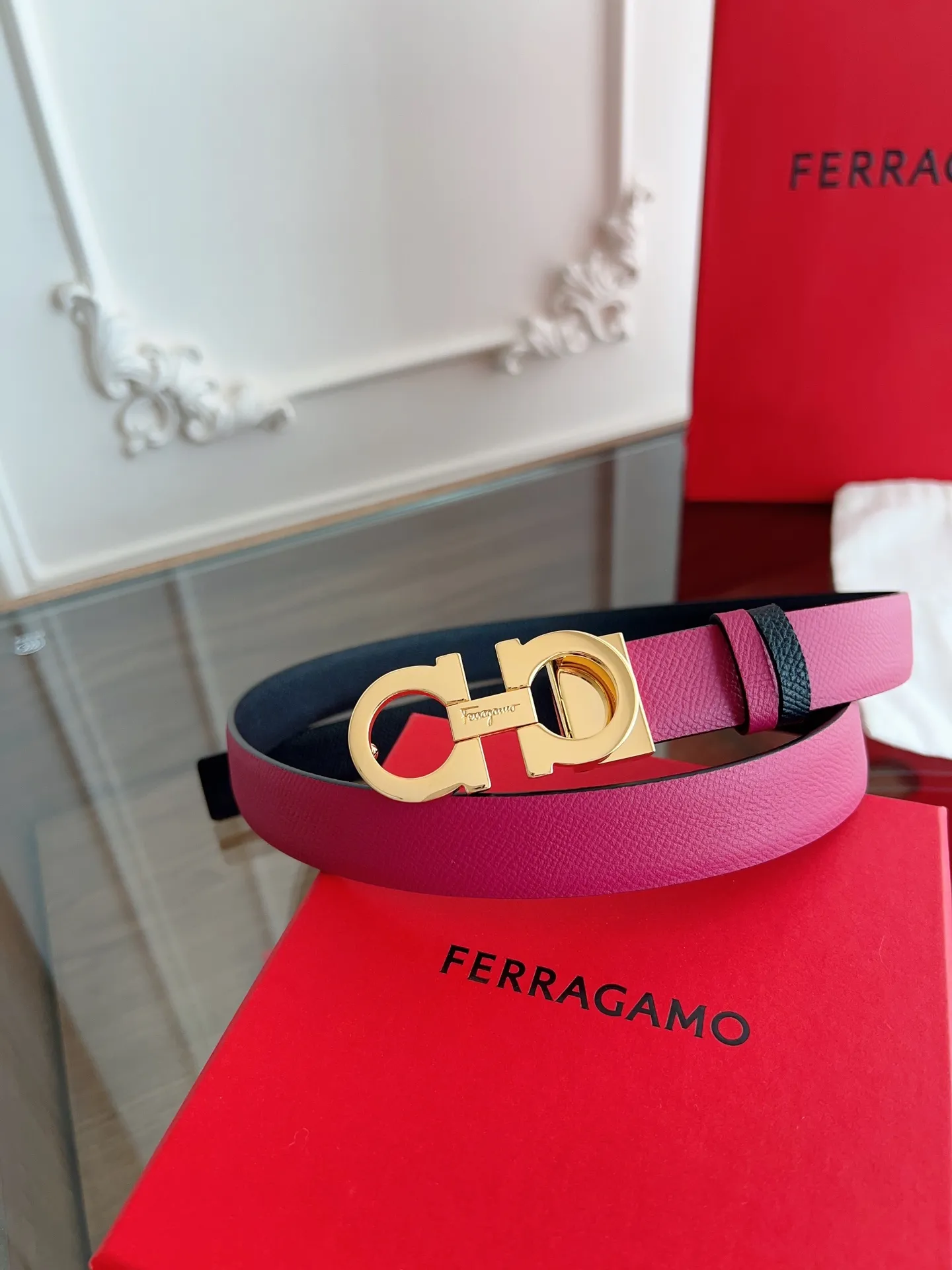 💰440💰Full set of packaging💰 💍Purchasing-grade Ferragamo·High-end quality． Double-sided colors available. The length can be cut by yourself to achieve a slimming effect. Material: The belt is made of imported first-layer cowhide. Exquisite, high-end and classy. Photographed in kind. Width: 2.5cm