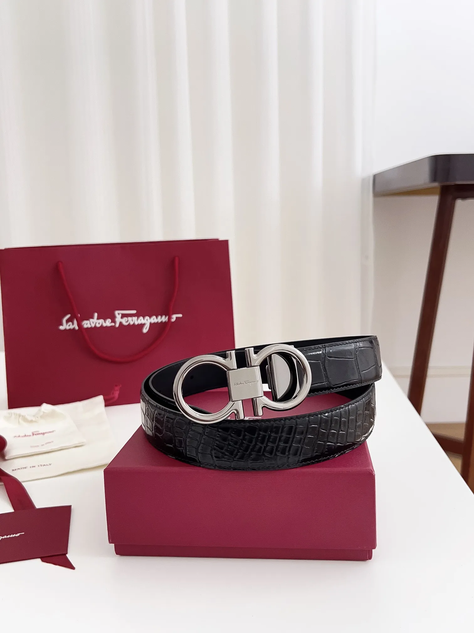 💰440💰Full package💰 💍Purchasing agent Ferragamo⚡️🌹Width 3.5cm, imported first-layer calfskin, double-sided cowhide material, soft and Q-elastic. Dürkopp's diagonal stitching is exquisite and durable. Good quality goods. Button head: pure copper buckle (gold, gun color, silver) Size: 100-125cm Packaging: full set of packaging