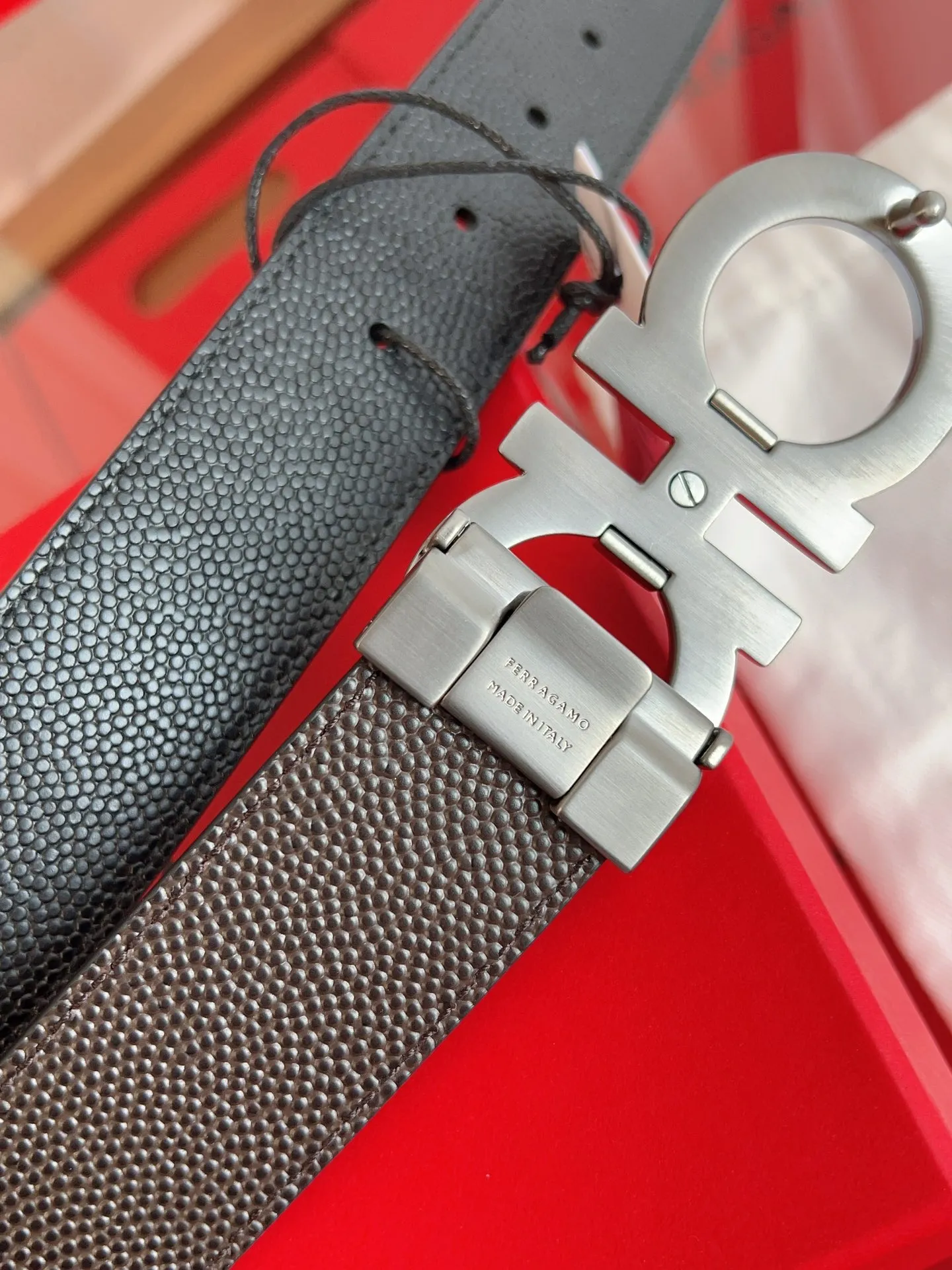 💰440💰Full set of packaging💰 💍Purchase grade Ferragamo 3.5cm original leather. Precision brass hardware upgraded version nfc chip, genuine factory IP plating! Original match,