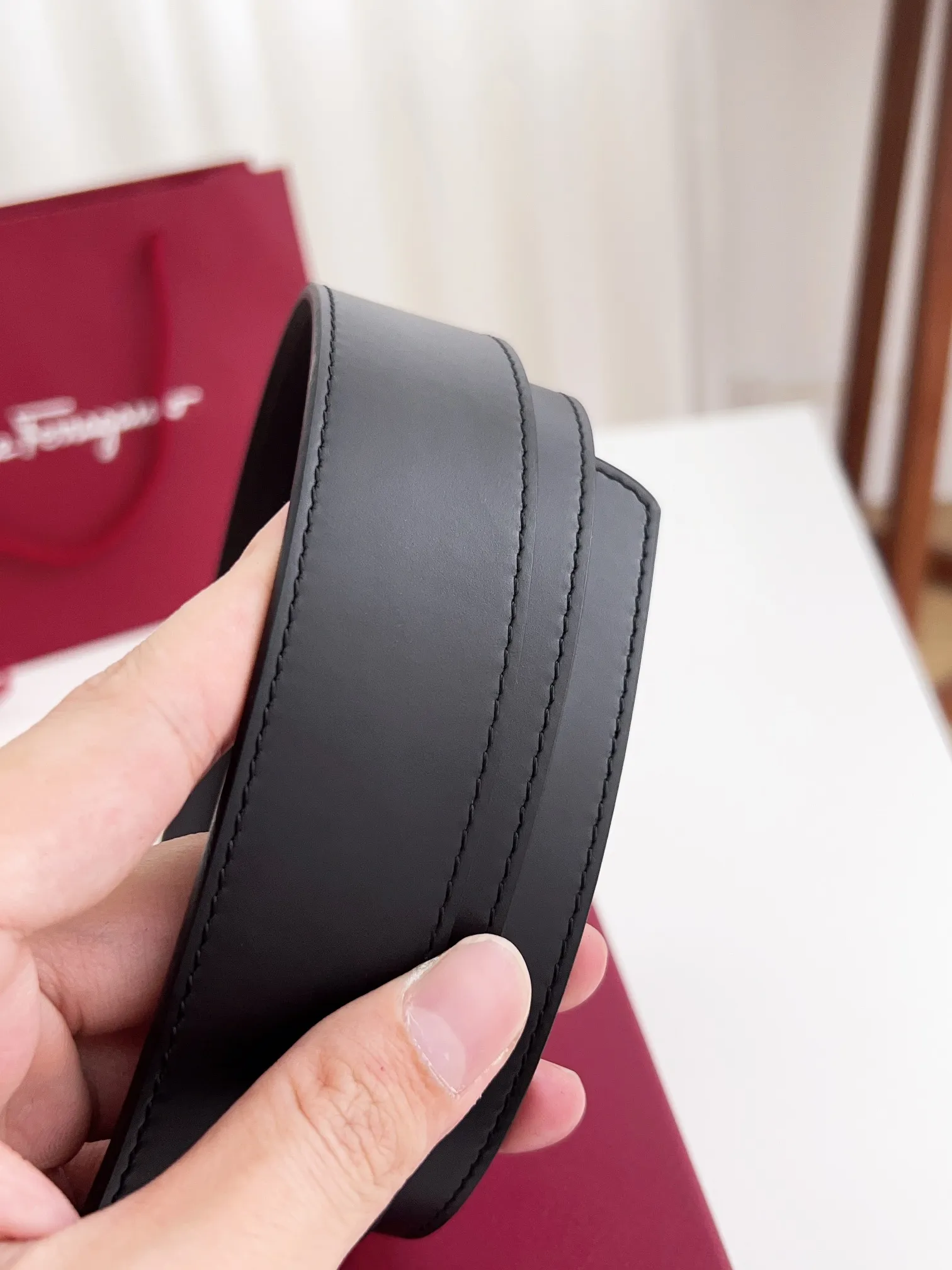 💰440💰Full package💰 💍Purchasing agent Ferragamo⚡️🌹Width 3.5cm, imported first-layer calfskin, double-sided cowhide material, soft and Q-elastic. Dürkopp's diagonal stitching is exquisite and durable. Good quality goods. Button head: pure copper buckle (gold, gun color, silver) Size: 100-125cm Packaging: full set of packaging