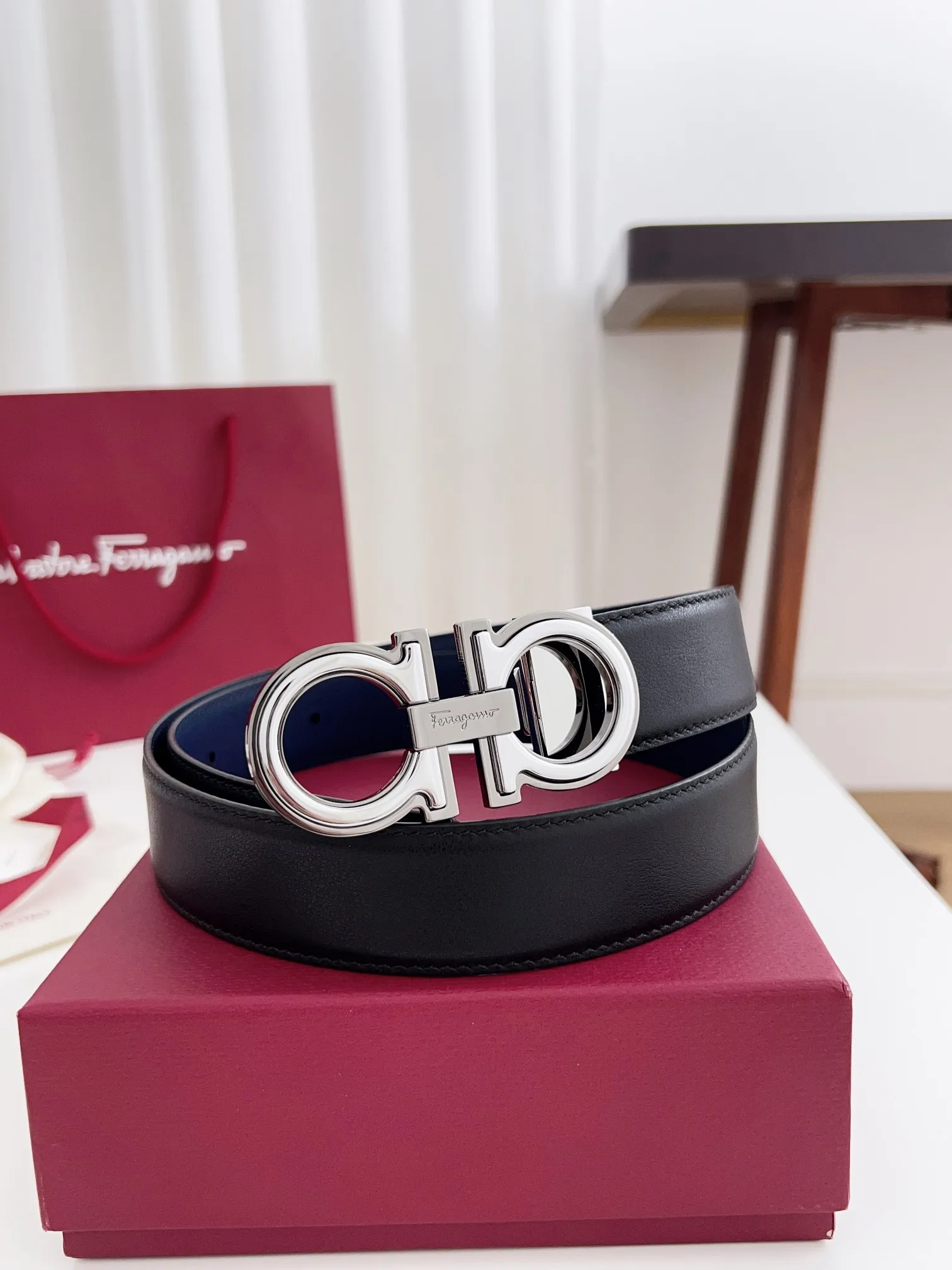 💰460💰Full package💰 💍Purchasing agent Ferragamo⚡️🌹Width 3.5cm, imported first-layer calfskin, double-sided cowhide material, soft and Q-elastic. Dürkopp's diagonal stitching is exquisite and durable. Good quality goods. Button head: pure copper buckle (gold, gun color, silver) Size: 100-125cm Packaging: full set of packaging
