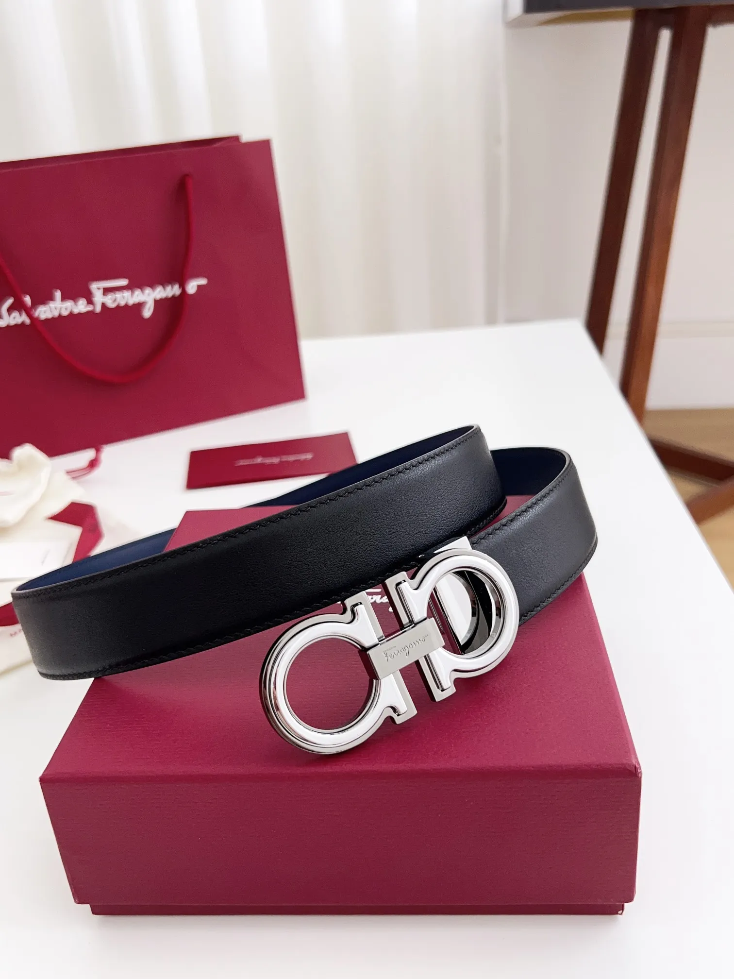 💰460💰Full package💰 💍Purchasing agent Ferragamo⚡️🌹Width 3.5cm, imported first-layer calfskin, double-sided cowhide material, soft and Q-elastic. Dürkopp's diagonal stitching is exquisite and durable. Good quality goods. Button head: pure copper buckle (gold, gun color, silver) Size: 100-125cm Packaging: full set of packaging