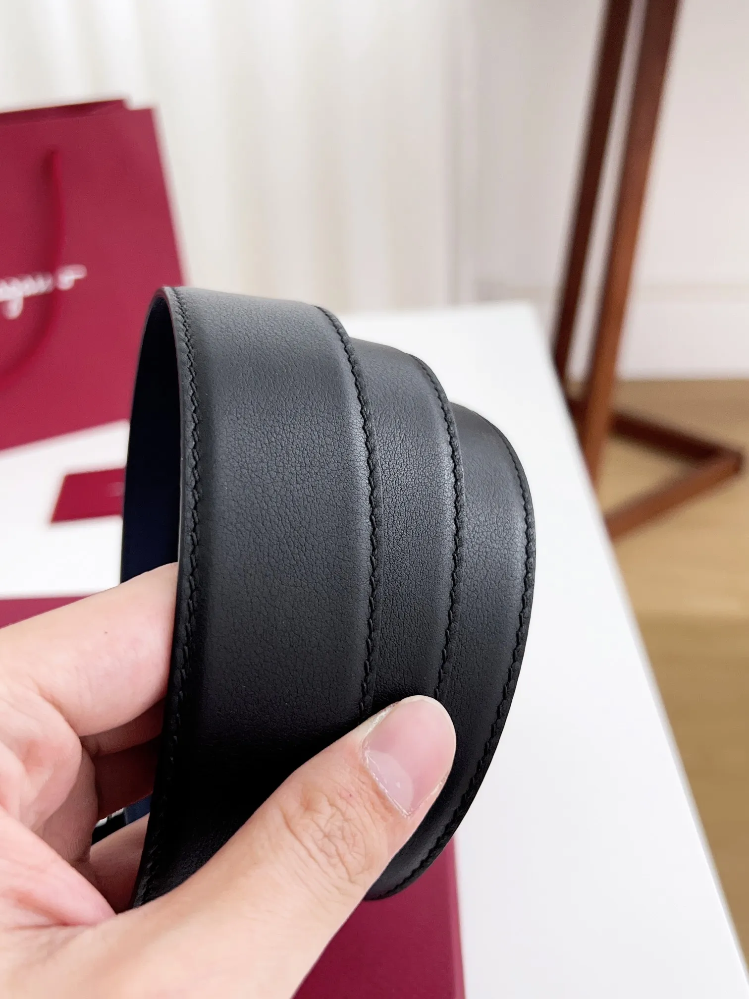💰460💰Full package💰 💍Purchasing agent Ferragamo⚡️🌹Width 3.5cm, imported first-layer calfskin, double-sided cowhide material, soft and Q-elastic. Dürkopp's diagonal stitching is exquisite and durable. Good quality goods. Button head: pure copper buckle (gold, gun color, silver) Size: 100-125cm Packaging: full set of packaging