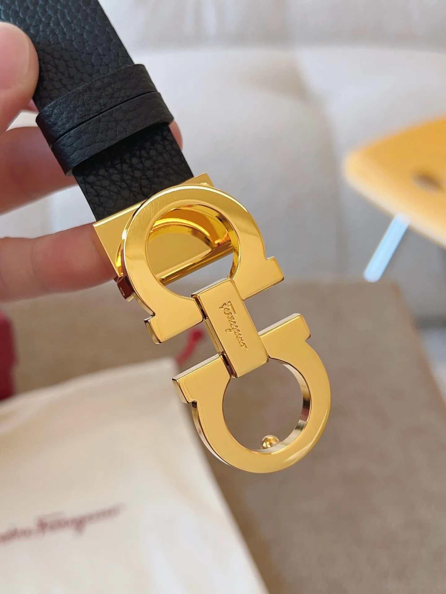 💰440💰Full package💰 💍Purchasing agent Ferragamo⚡️The 2.5cm width belt is made of first-grain cow leather. It is flexible and versatile and shows feminine femininity.⚡️The slim belt is matched with the classic Gancini buckle opening and closing⚡️Double-sided. The length can be adjusted to suit the waistline.