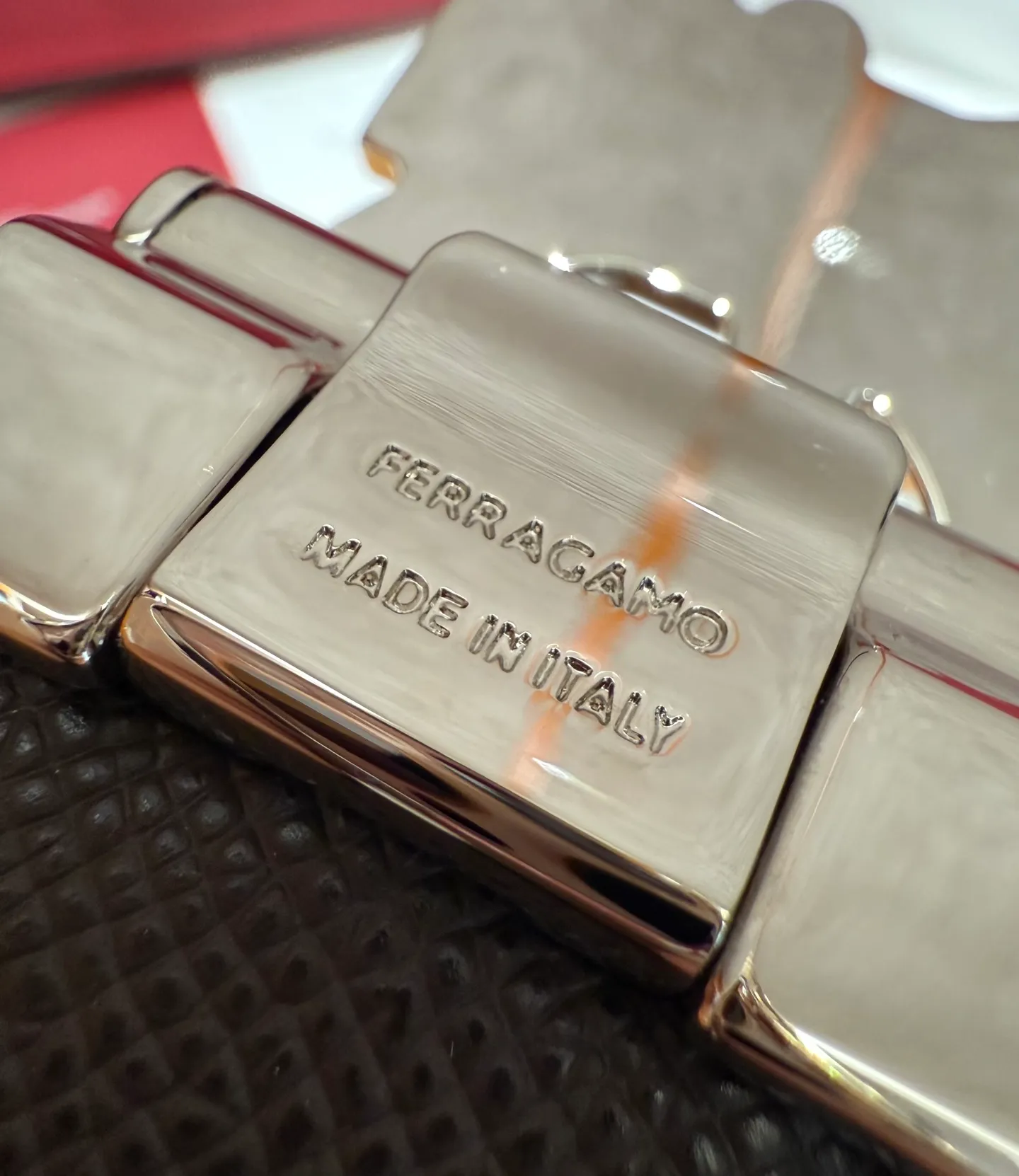 💰440💰Complete package💰 💍Purchase-grade Ferragamo⚡️🌹Double-sided Italian imported original black matching☕️New high-quality palladium-plated buckle Width 35mm Double-sided usable The belt is adjustable and can be cut as needed to achieve a slimming effect