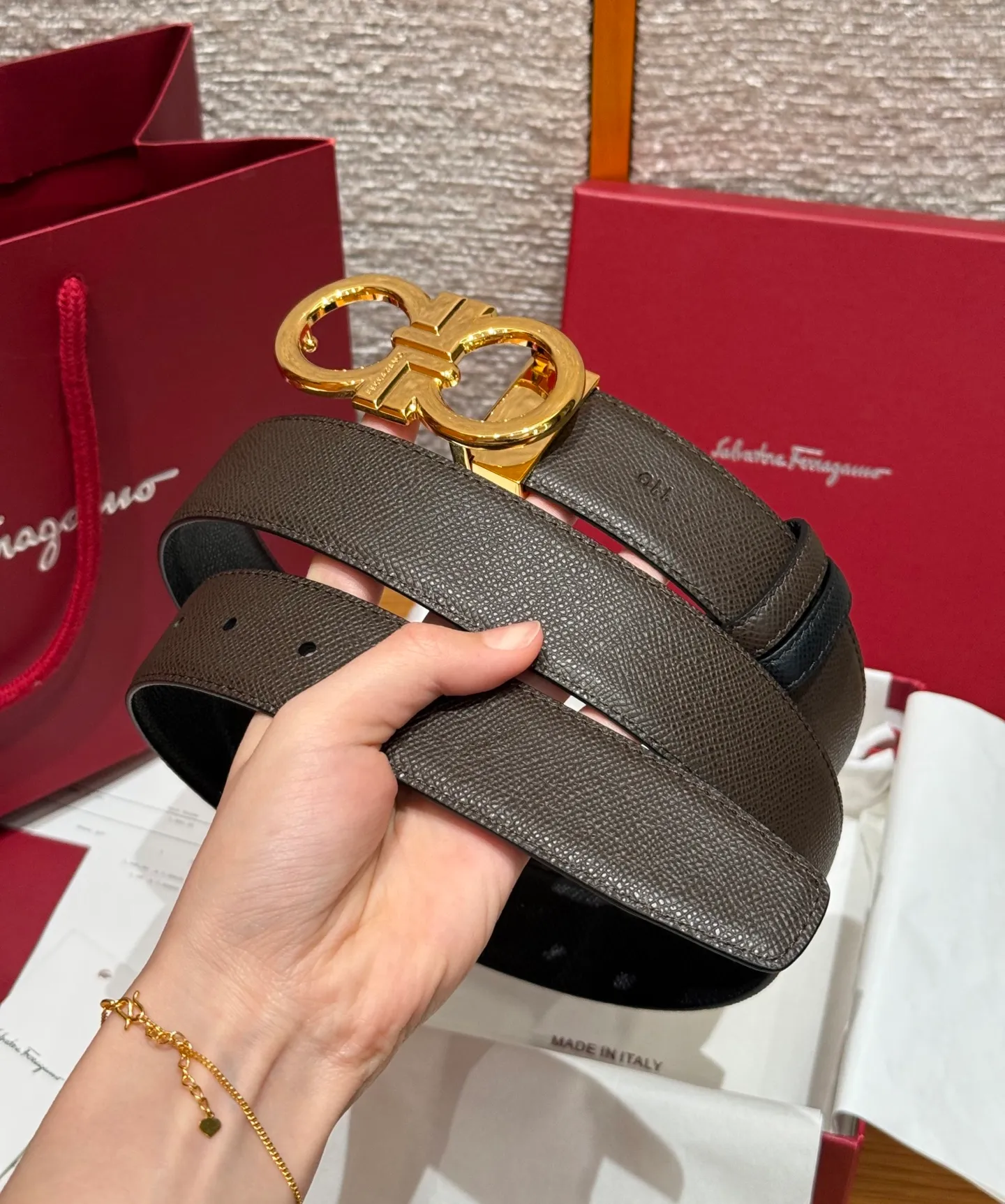 💰440💰Complete package💰 💍Purchase-grade Ferragamo⚡️🌹Double-sided Italian imported original black matching☕️New high-quality palladium-plated buckle Width 35mm Double-sided usable The belt is adjustable and can be cut as needed to achieve a slimming effect