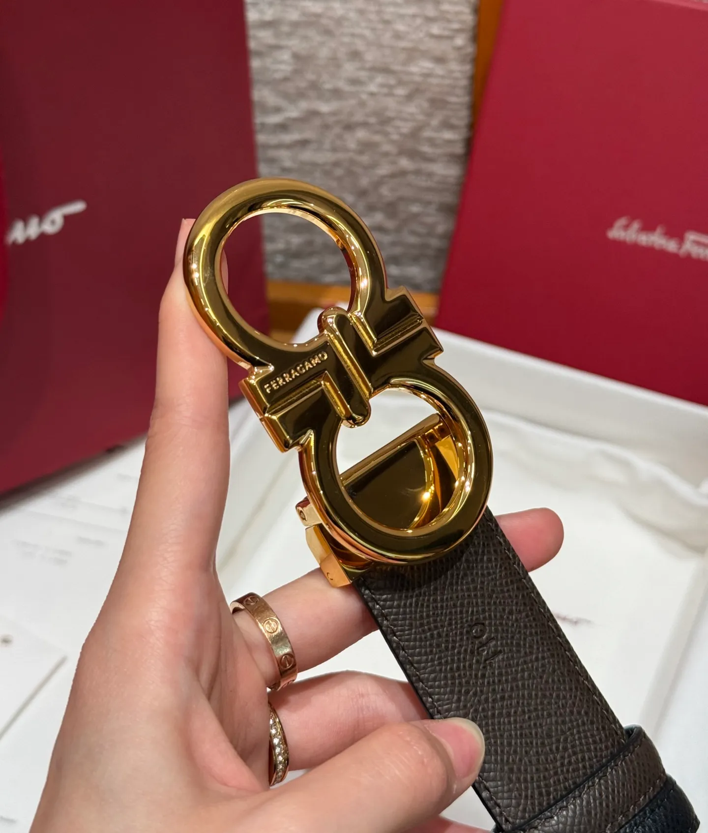 💰440💰Complete package💰 💍Purchase-grade Ferragamo⚡️🌹Double-sided Italian imported original black matching☕️New high-quality palladium-plated buckle Width 35mm Double-sided usable The belt is adjustable and can be cut as needed to achieve a slimming effect