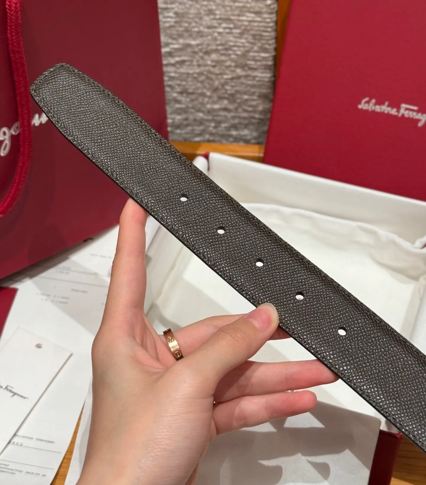 💰440💰Complete package💰 💍Purchase-grade Ferragamo⚡️🌹Double-sided Italian imported original black matching☕️New high-quality palladium-plated buckle Width 35mm Double-sided usable The belt is adjustable and can be cut as needed to achieve a slimming effect