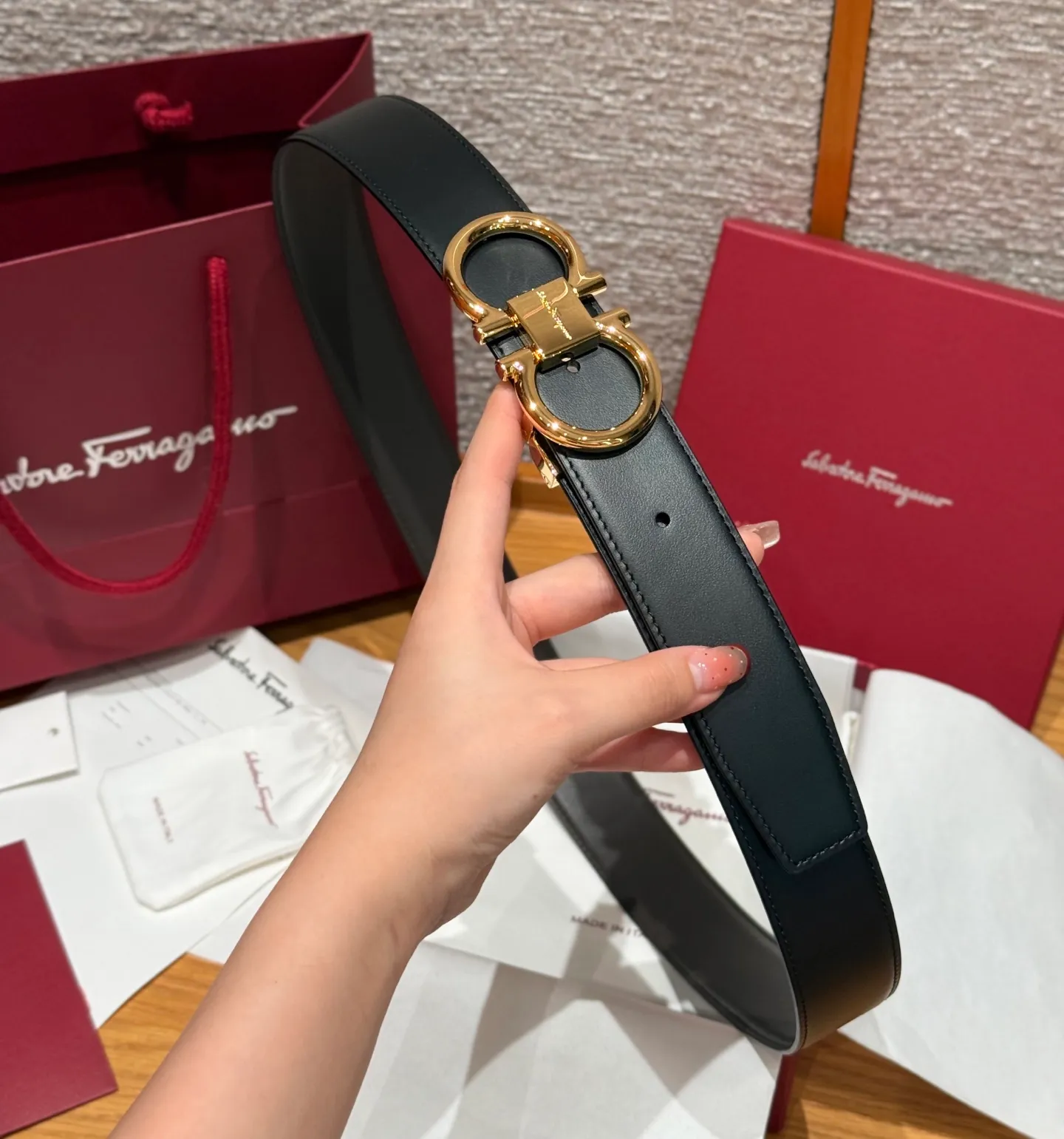 💰440💰Complete package💰 💍Purchase-grade Ferragamo⚡️🌹Double-sided Italian imported original black matching☕️New high-quality palladium-plated buckle Width 35mm Double-sided usable The belt is adjustable and can be cut as needed to achieve a slimming effect