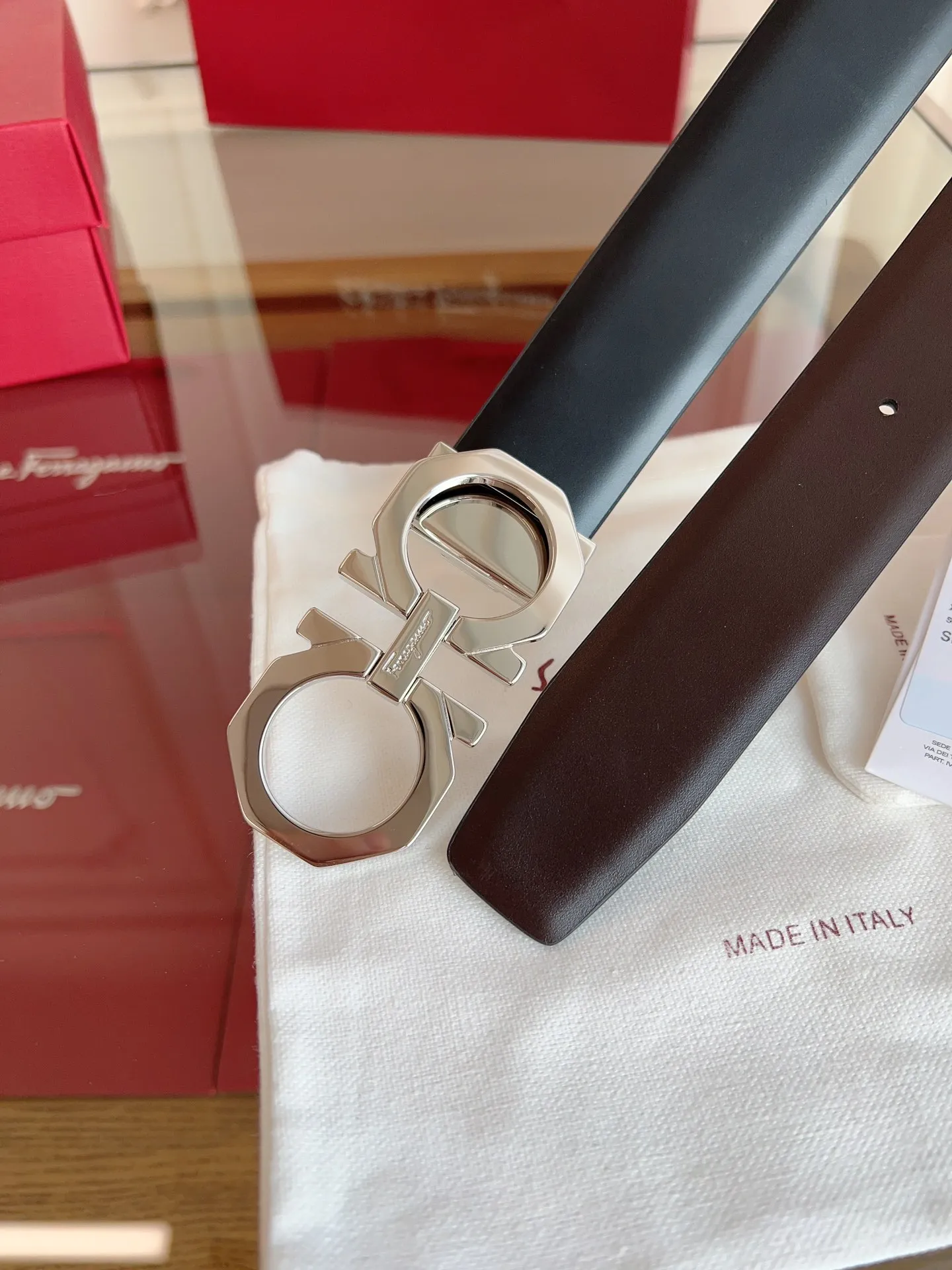 💰440💰Full set of packaging💰 💍Purchase grade Ferragamo 3.5cm original leather. Precision brass hardware upgraded version nfc chip, genuine factory IP plating! Original match