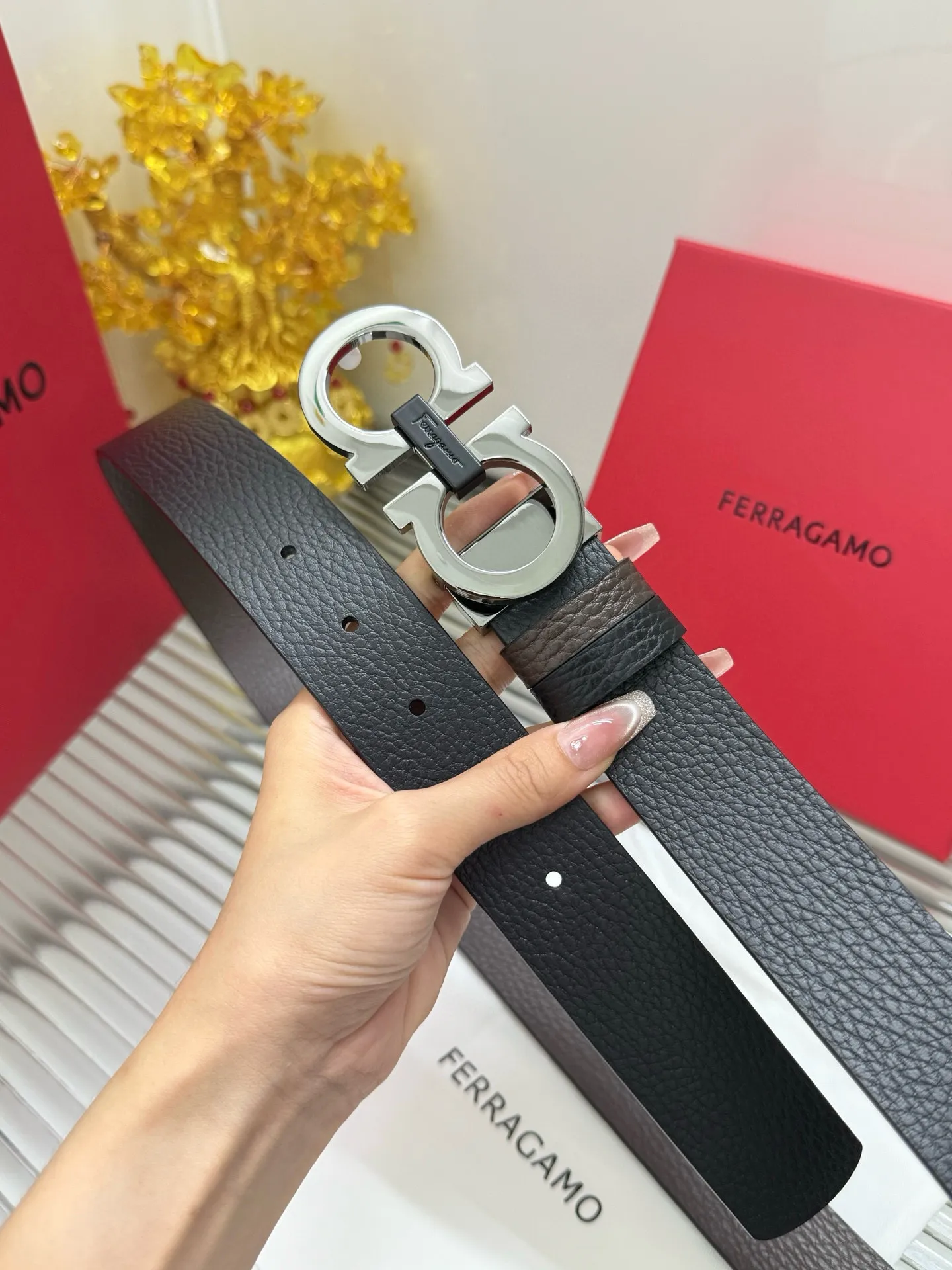 ✅Width: 𝟑.𝟱𝗰𝗺 ❑ Salvatore Ferragamo ❑ Supports 𝐍𝐅𝐂 anti-counterfeiting identification · Integrated chip identification on the plate and body ❗️ Can be used on both sides / length can be cut to the appropriate size Original imported calfskin + high-quality pure copper hardware buckle P460