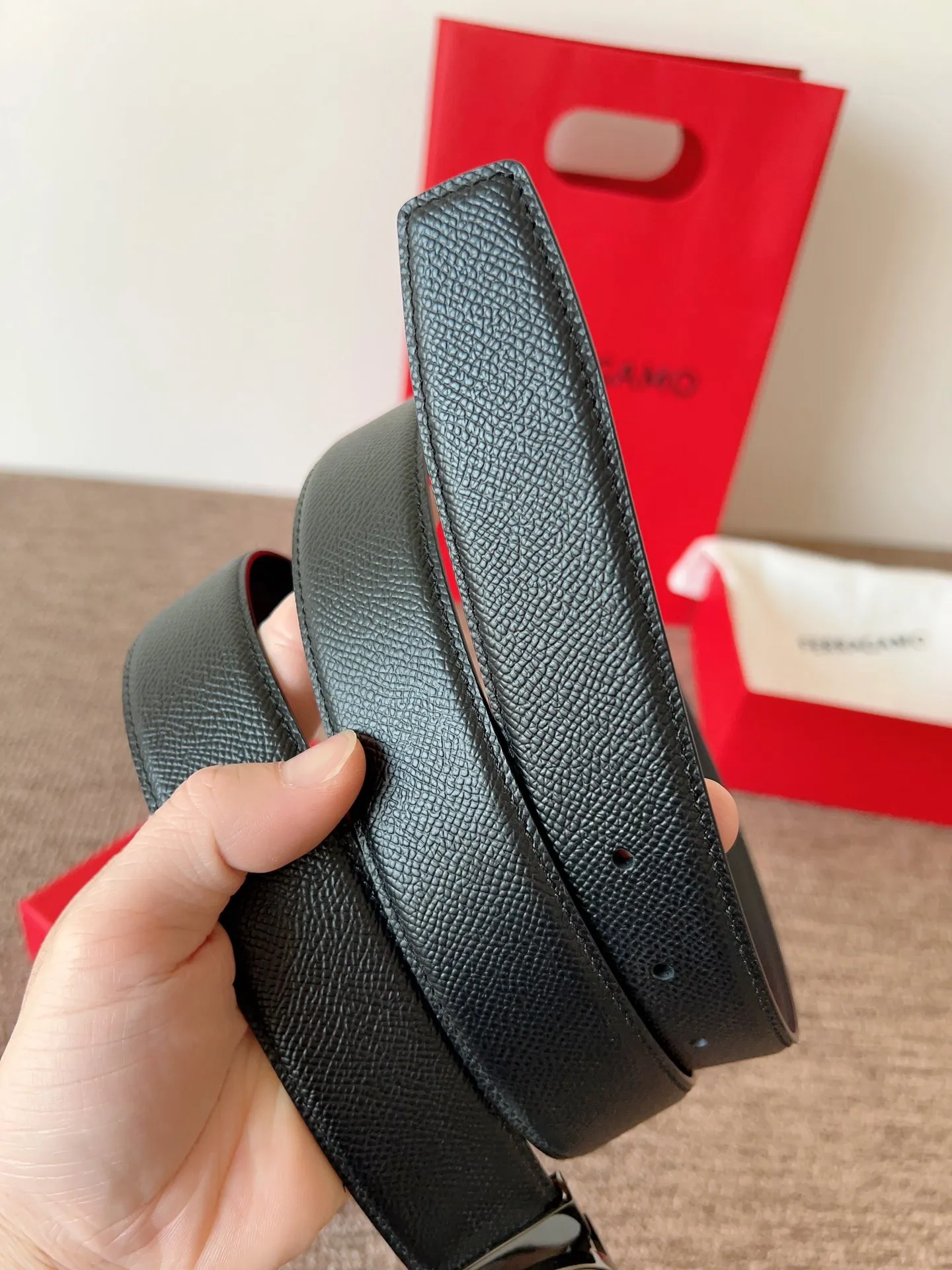 A Ferragamo belt that will never go out of style after several years of use, with original leather, high-quality buckles and brand new packaging. 💰760