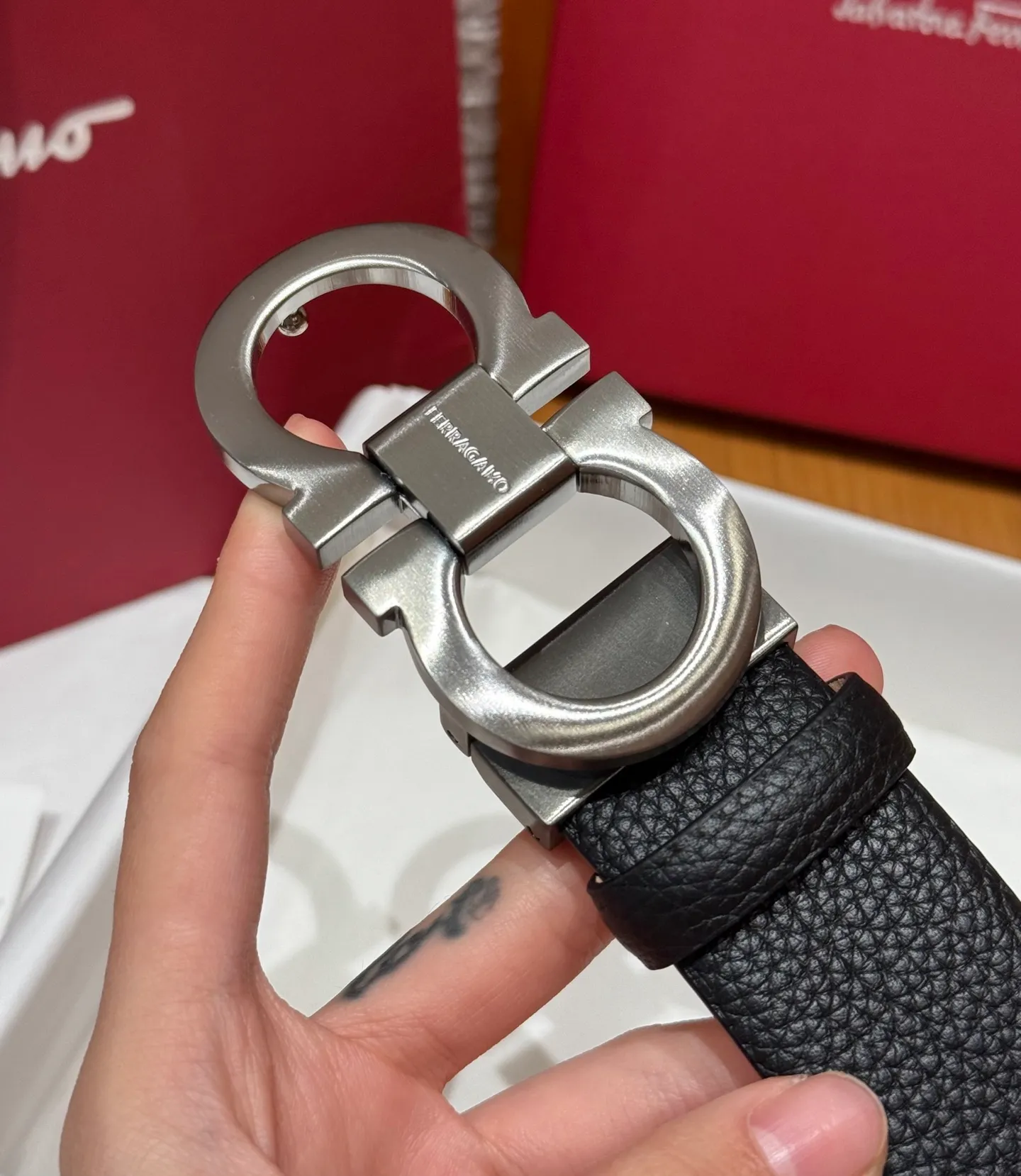 💰440💰Complete package💰 💍Purchase-grade Ferragamo⚡️🌹Double-sided Italian imported original black matching☕️New high-quality palladium-plated buckle Width 35mm Double-sided usable The belt is adjustable and can be cut as needed to achieve a slimming effect