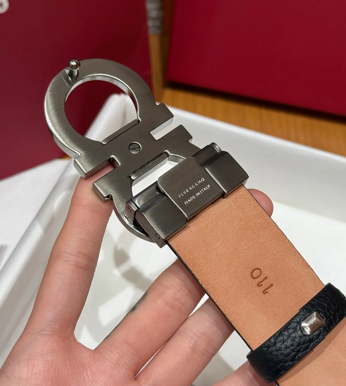 💰440💰Complete package💰 💍Purchase-grade Ferragamo⚡️🌹Double-sided Italian imported original black matching☕️New high-quality palladium-plated buckle Width 35mm Double-sided usable The belt is adjustable and can be cut as needed to achieve a slimming effect