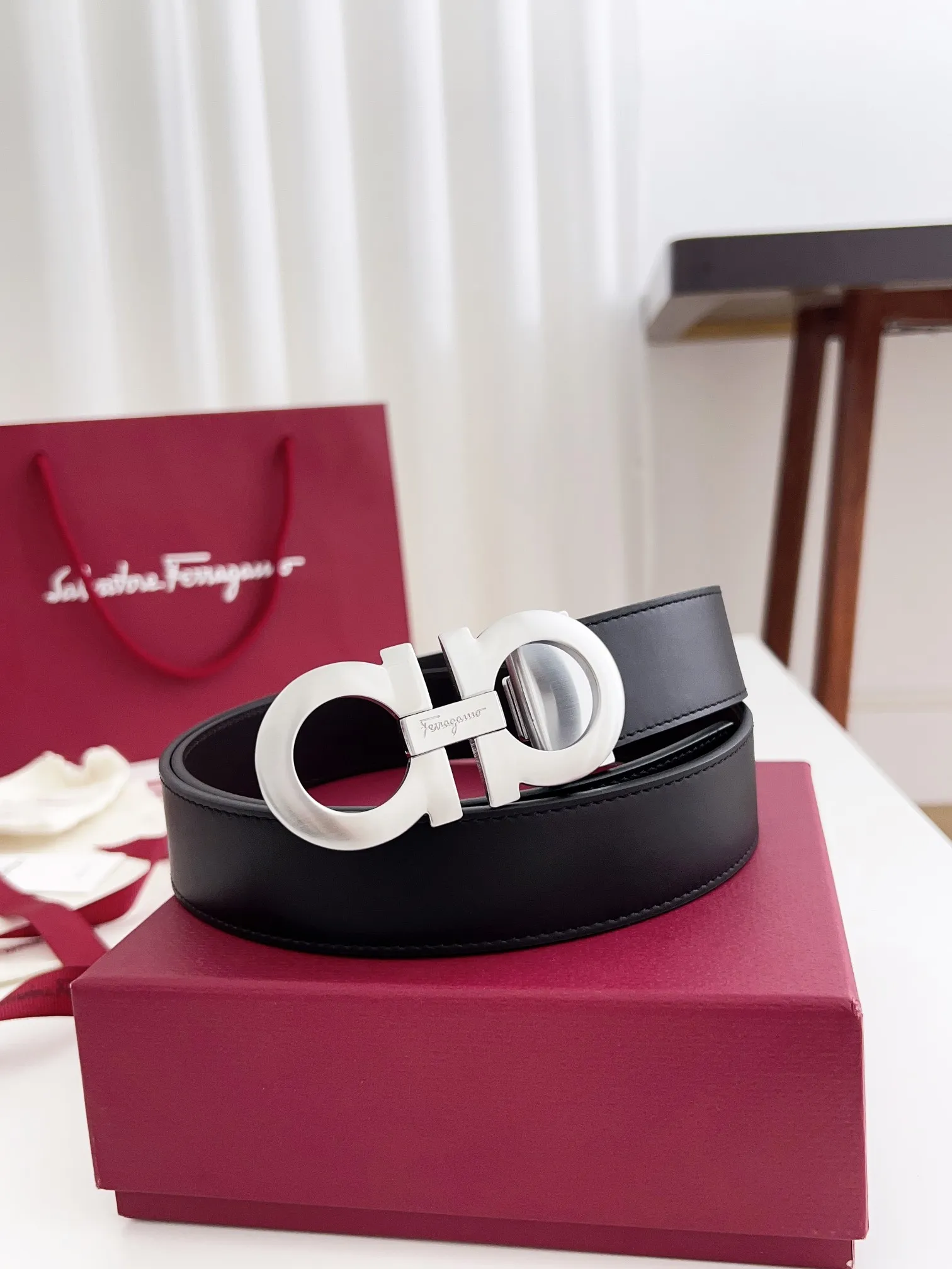 💰440💰Full package💰 💍Purchasing agent Ferragamo⚡️🌹Width 3.5cm, imported first-layer calfskin, double-sided cowhide material, soft and Q-elastic. Dürkopp's diagonal stitching is exquisite and durable. Good quality goods. Button head: pure copper buckle (gold, gun color, silver) Size: 100-125cm Packaging: full set of packaging