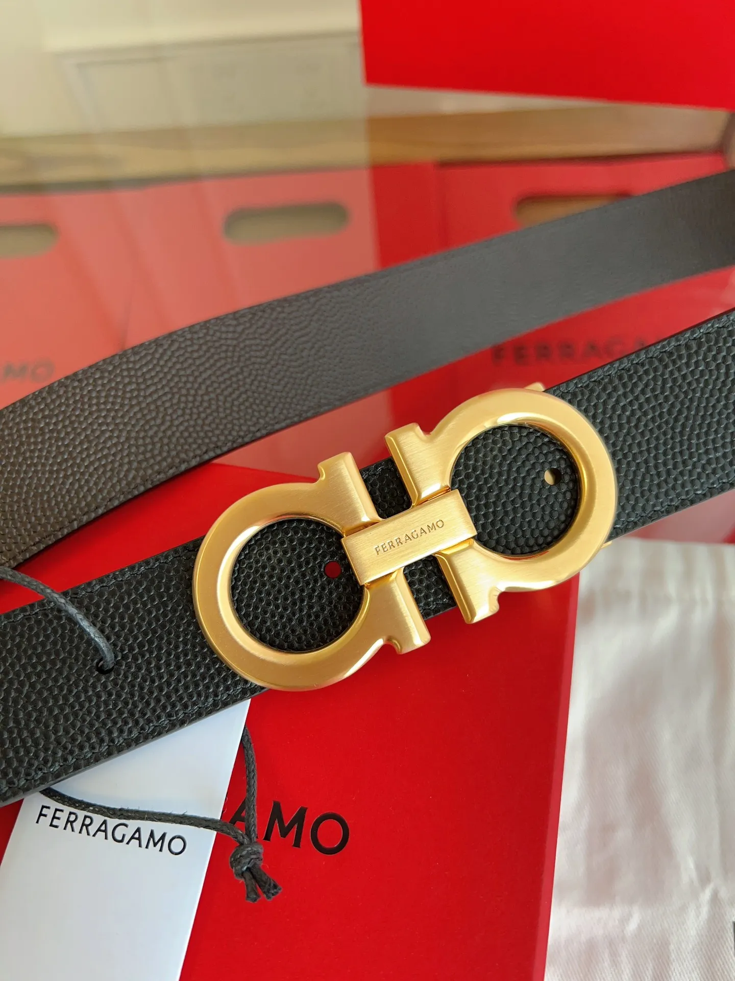💰440💰Full set of packaging💰 💍Purchase grade Ferragamo 3.5cm original leather. Precision brass hardware upgraded version nfc chip, genuine factory IP plating! Original match