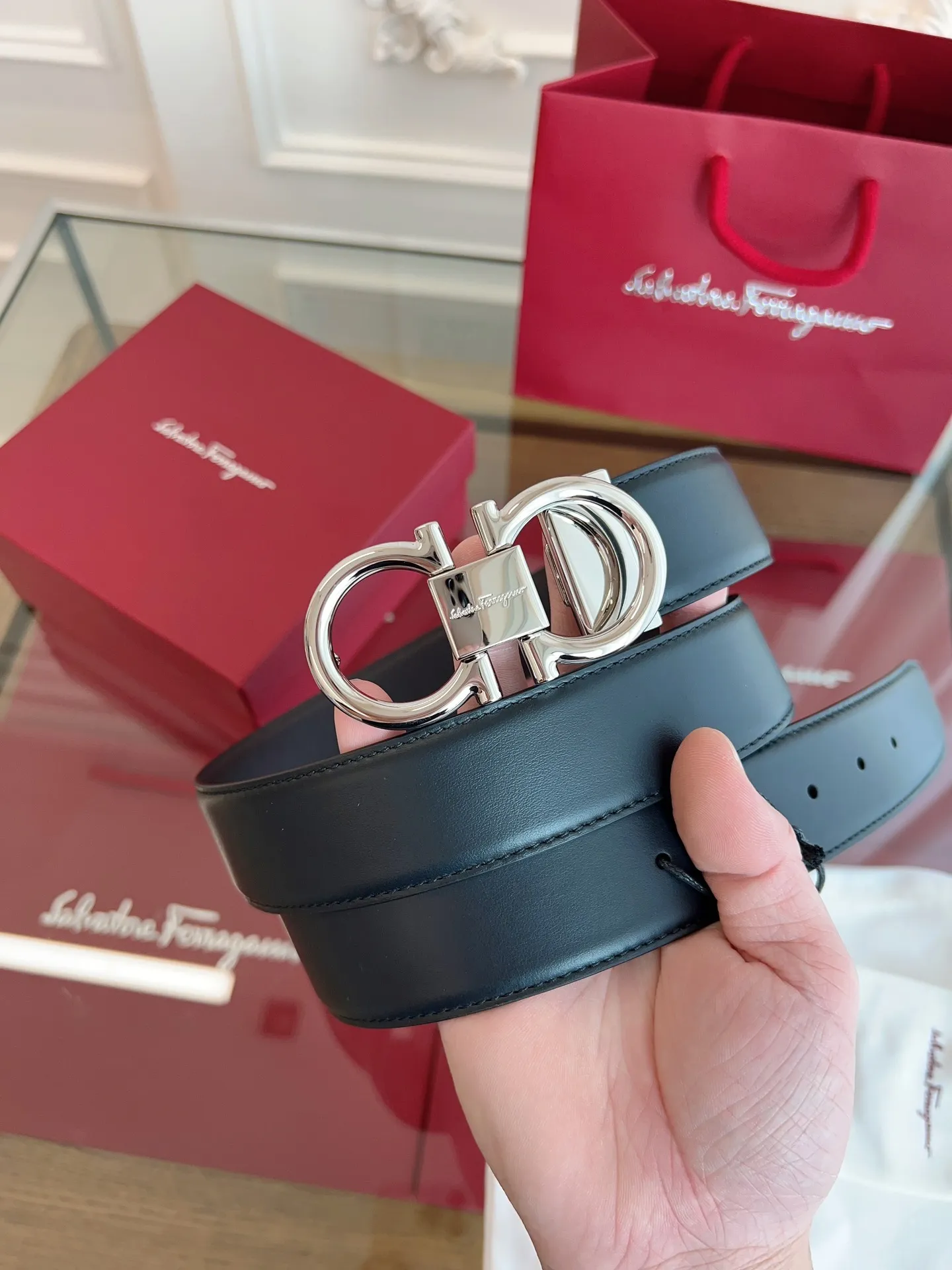 💰440💰Full set of packaging💰 💍Purchase grade Ferragamo 3.5cm original leather. Precision brass hardware upgraded version nfc chip, genuine factory IP plating! Original match