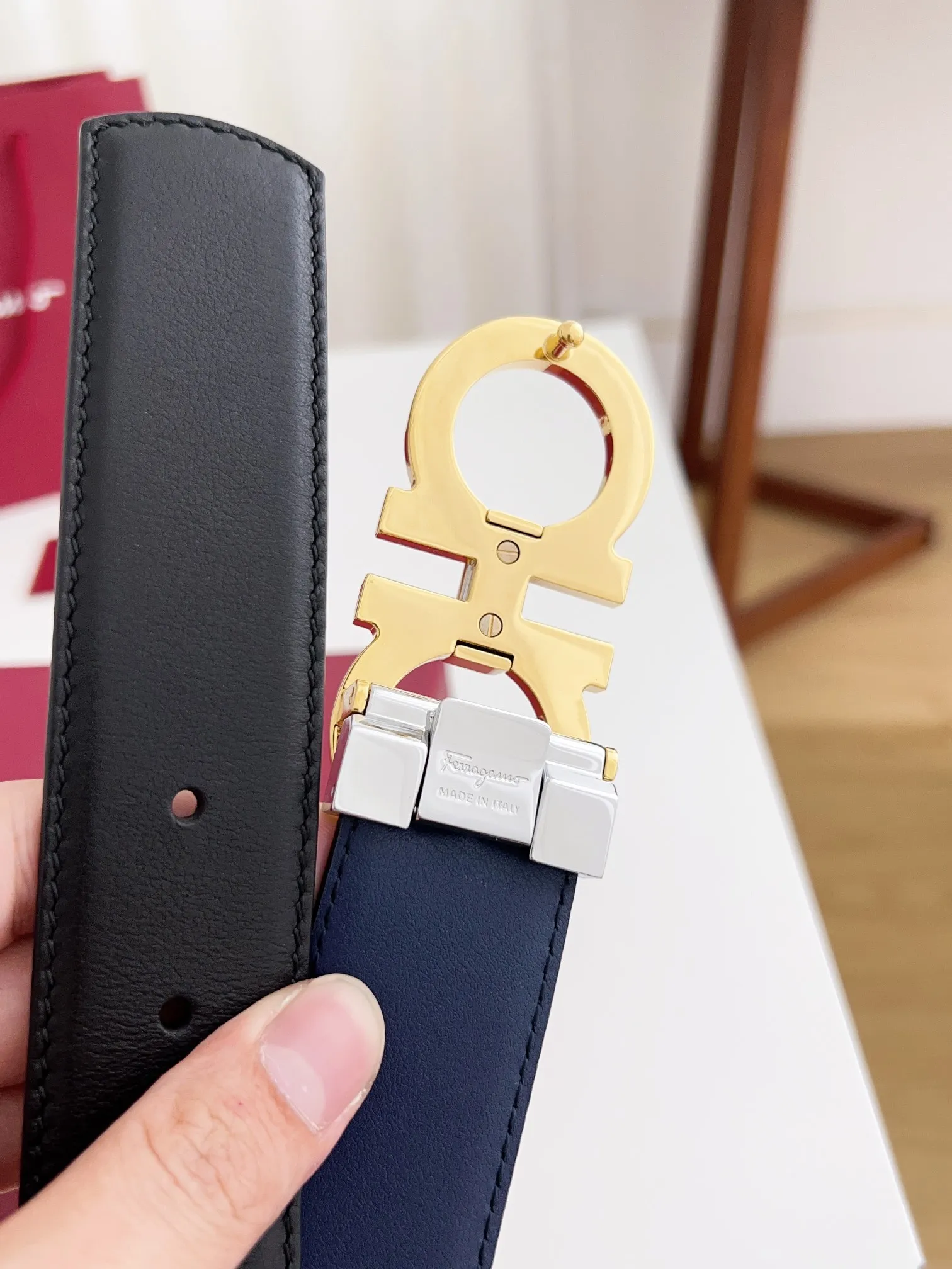 💰460💰Full package💰 💍Purchasing agent Ferragamo⚡️🌹Width 3.5cm, imported first-layer calfskin, double-sided cowhide material, soft and Q-elastic. Dürkopp's diagonal stitching is exquisite and durable. Good quality goods. Button head: pure copper buckle (gold, gun color, silver) Size: 100-125cm Packaging: full set of packaging