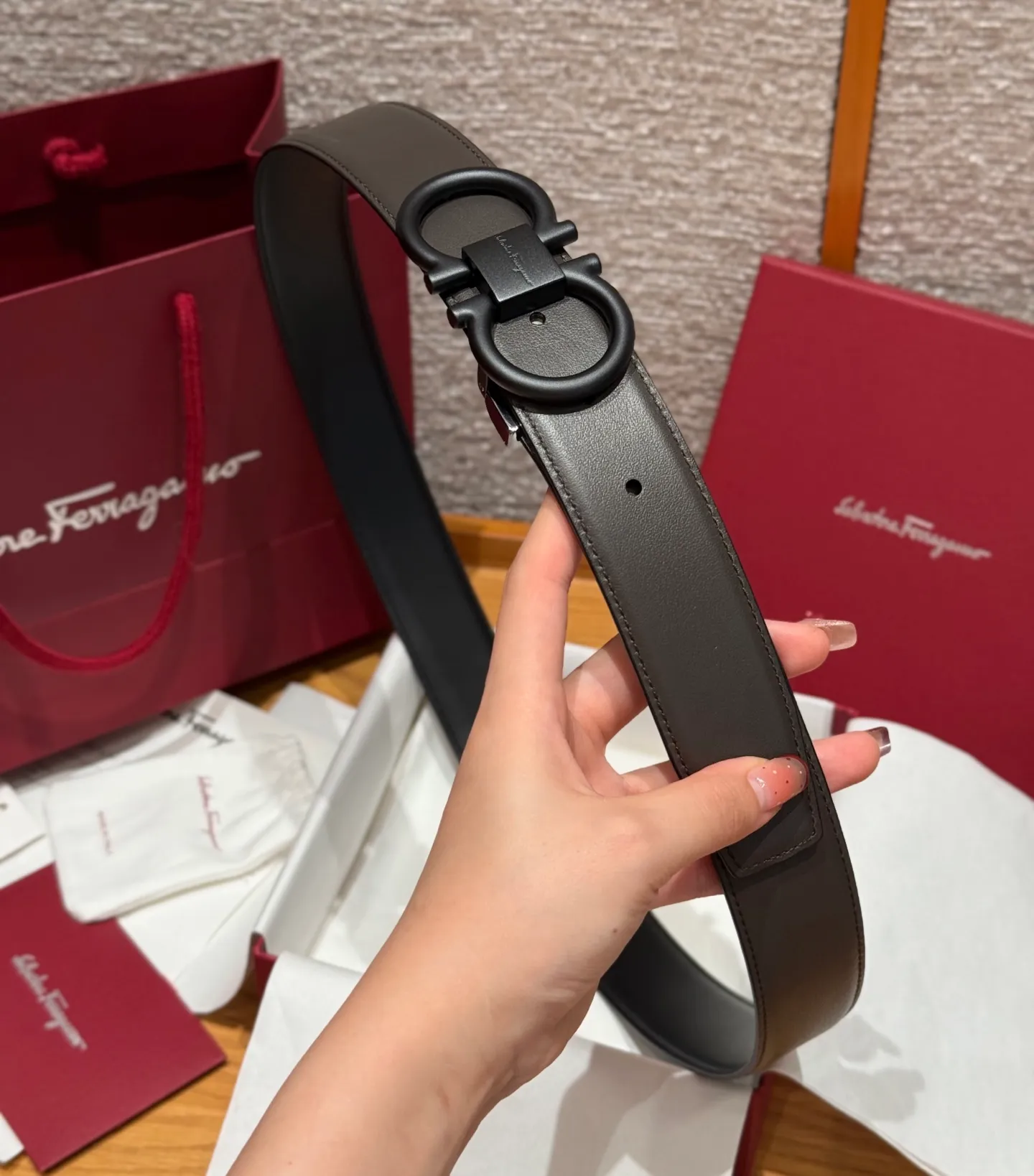 💰440💰Complete package💰 💍Purchase-grade Ferragamo⚡️🌹Double-sided Italian imported original black matching☕️New high-quality palladium-plated buckle Width 35mm Double-sided usable The belt is adjustable and can be cut as needed to achieve a slimming effect