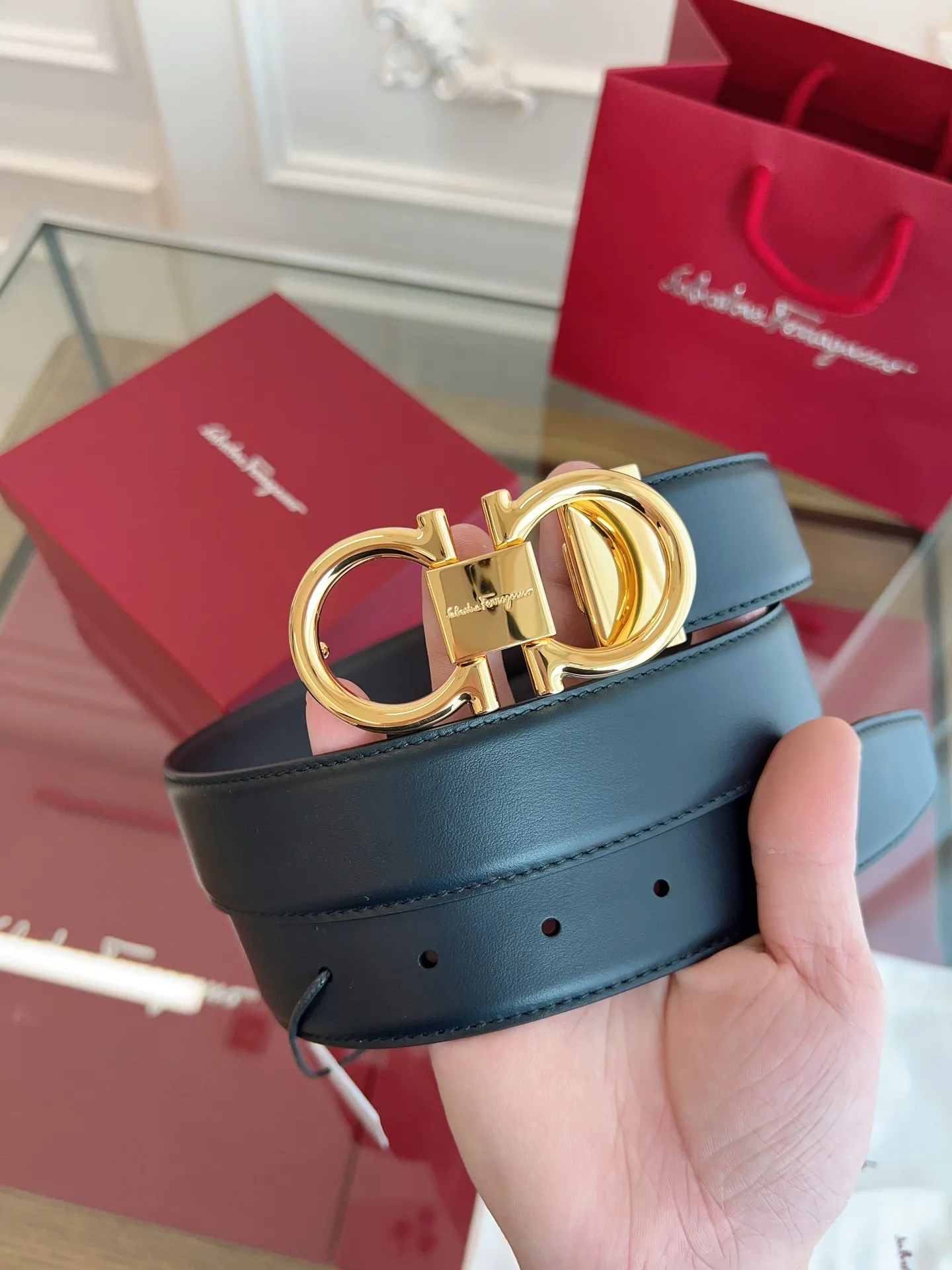 💰440💰Full set of packaging💰 💍Purchase grade Ferragamo 3.5cm original leather. Precision brass hardware upgraded version nfc chip, genuine factory IP plating! Original match