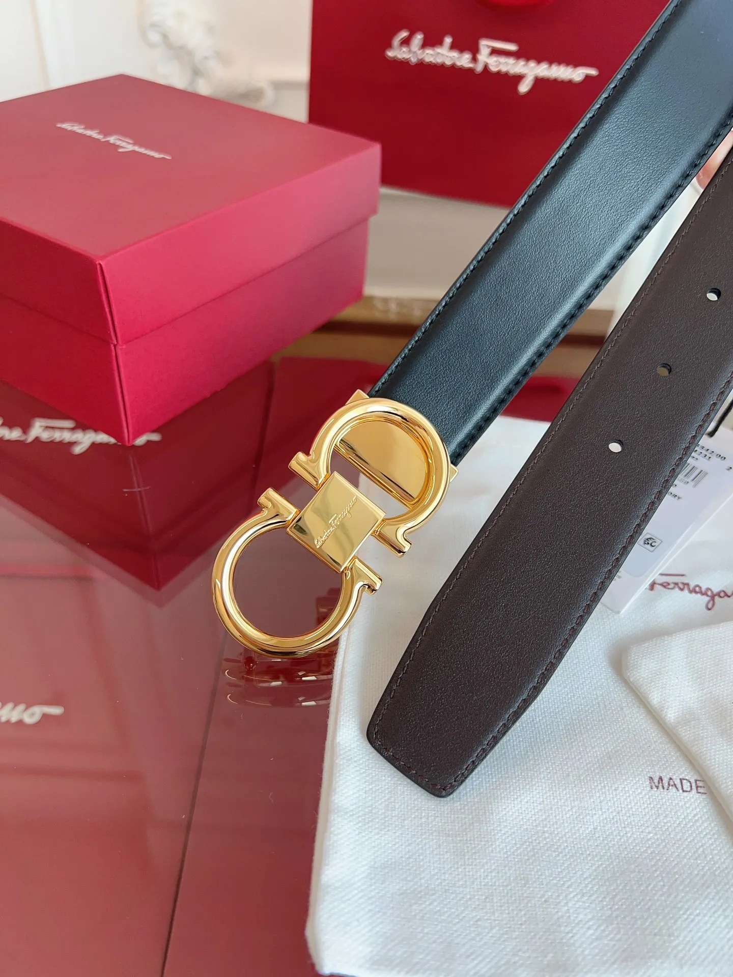 💰440💰Full set of packaging💰 💍Purchase grade Ferragamo 3.5cm original leather. Precision brass hardware upgraded version nfc chip, genuine factory IP plating! Original match