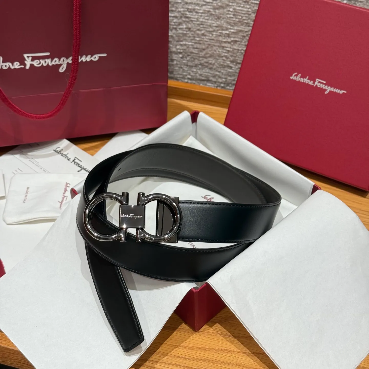 💰440💰Complete package💰 💍Purchase-grade Ferragamo⚡️🌹Double-sided Italian imported original black matching☕️New high-quality palladium-plated buckle Width 35mm Double-sided usable The belt is adjustable and can be cut as needed to achieve a slimming effect
