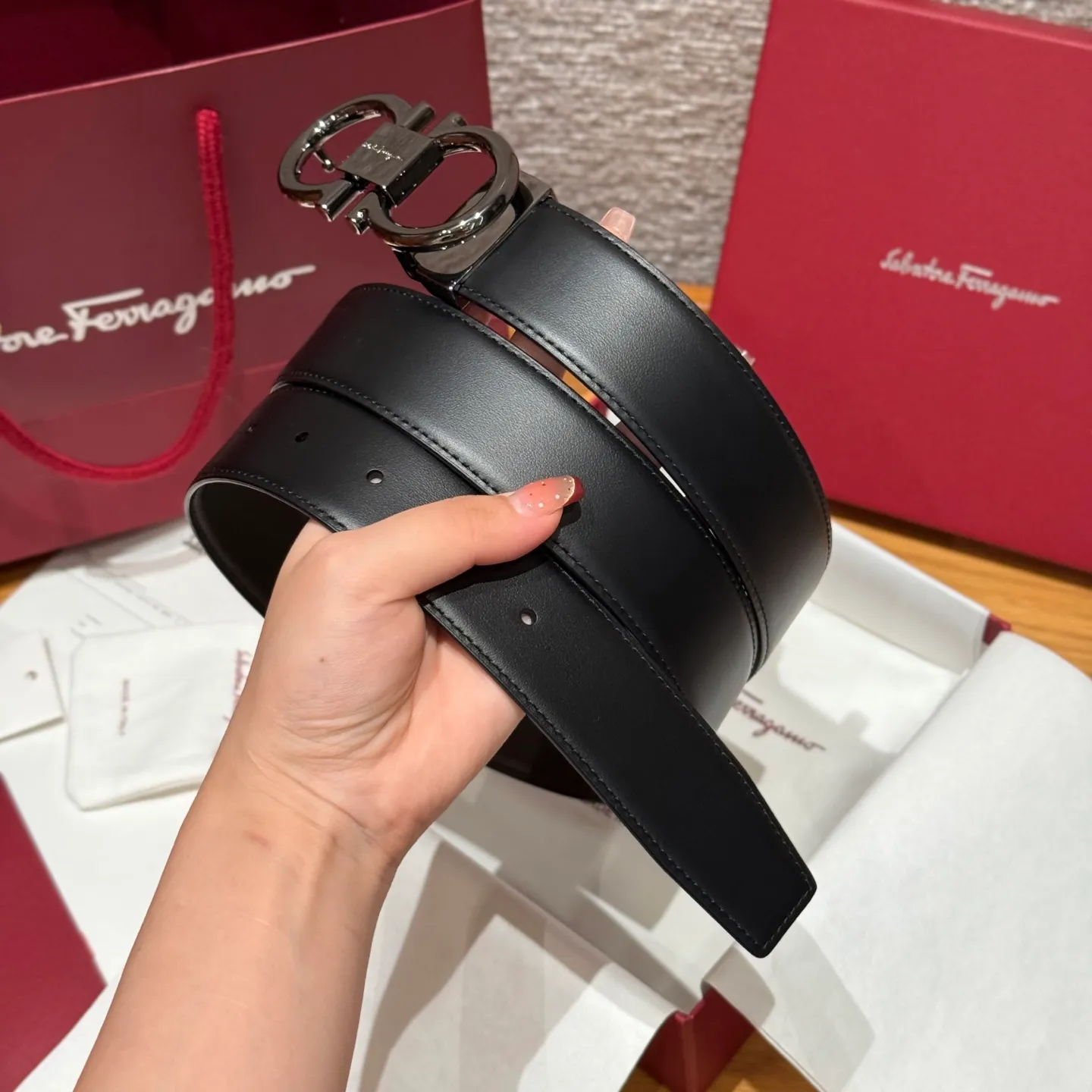 💰440💰Complete package💰 💍Purchase-grade Ferragamo⚡️🌹Double-sided Italian imported original black matching☕️New high-quality palladium-plated buckle Width 35mm Double-sided usable The belt is adjustable and can be cut as needed to achieve a slimming effect
