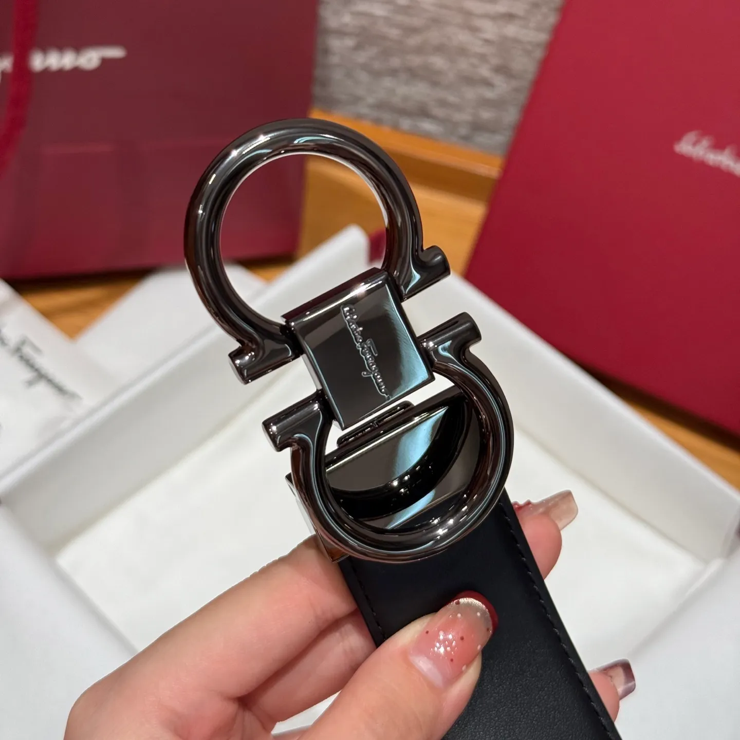 💰440💰Complete package💰 💍Purchase-grade Ferragamo⚡️🌹Double-sided Italian imported original black matching☕️New high-quality palladium-plated buckle Width 35mm Double-sided usable The belt is adjustable and can be cut as needed to achieve a slimming effect