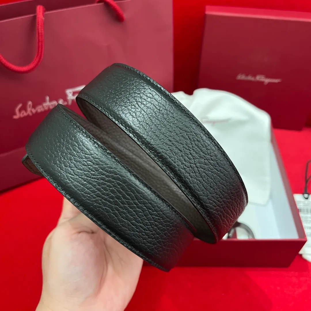 💰440💰Full package💰 💍Purchase level <Ferragamo> Ferragamo⚡️🌹Supports NXP chip scanning⚡️🌹Double-sided Italian imported original lychee pattern Non-market ordinary version Exquisite palladium-plated buckle⚡️🌹Width 35mm The belt is adjustable and can be cut as needed to achieve a slimming effect. Matches the original packaging of the picture