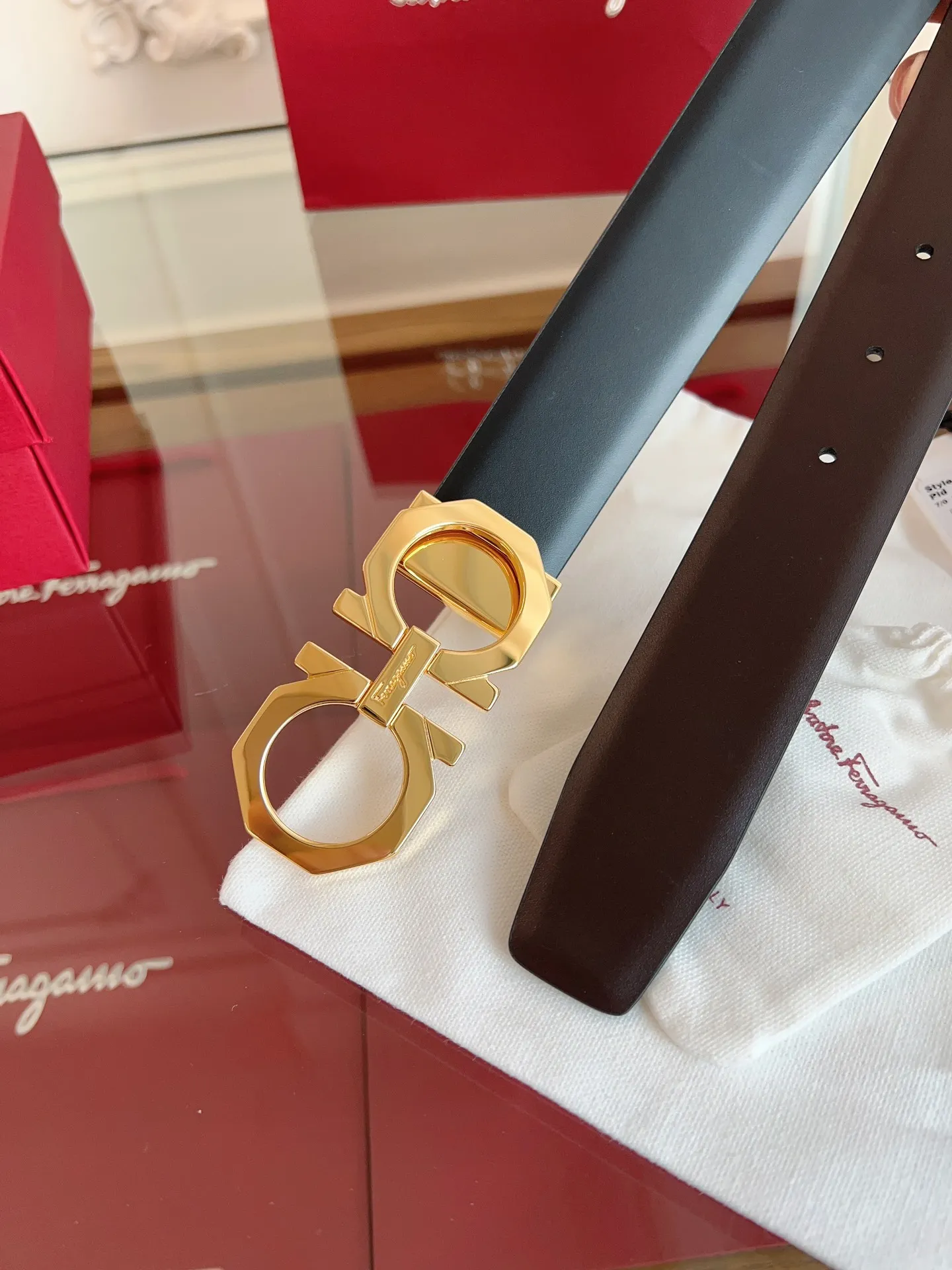 💰440💰Full set of packaging💰 💍Purchase grade Ferragamo 3.5cm original leather. Precision brass hardware upgraded version nfc chip, genuine factory IP plating! Original match