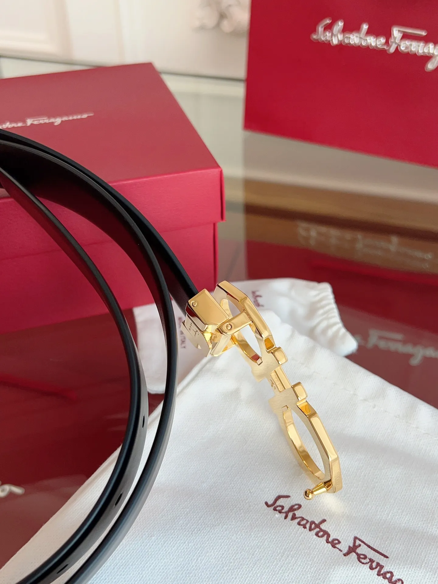 💰440💰Full set of packaging💰 💍Purchase grade Ferragamo 3.5cm original leather. Precision brass hardware upgraded version nfc chip, genuine factory IP plating! Original match