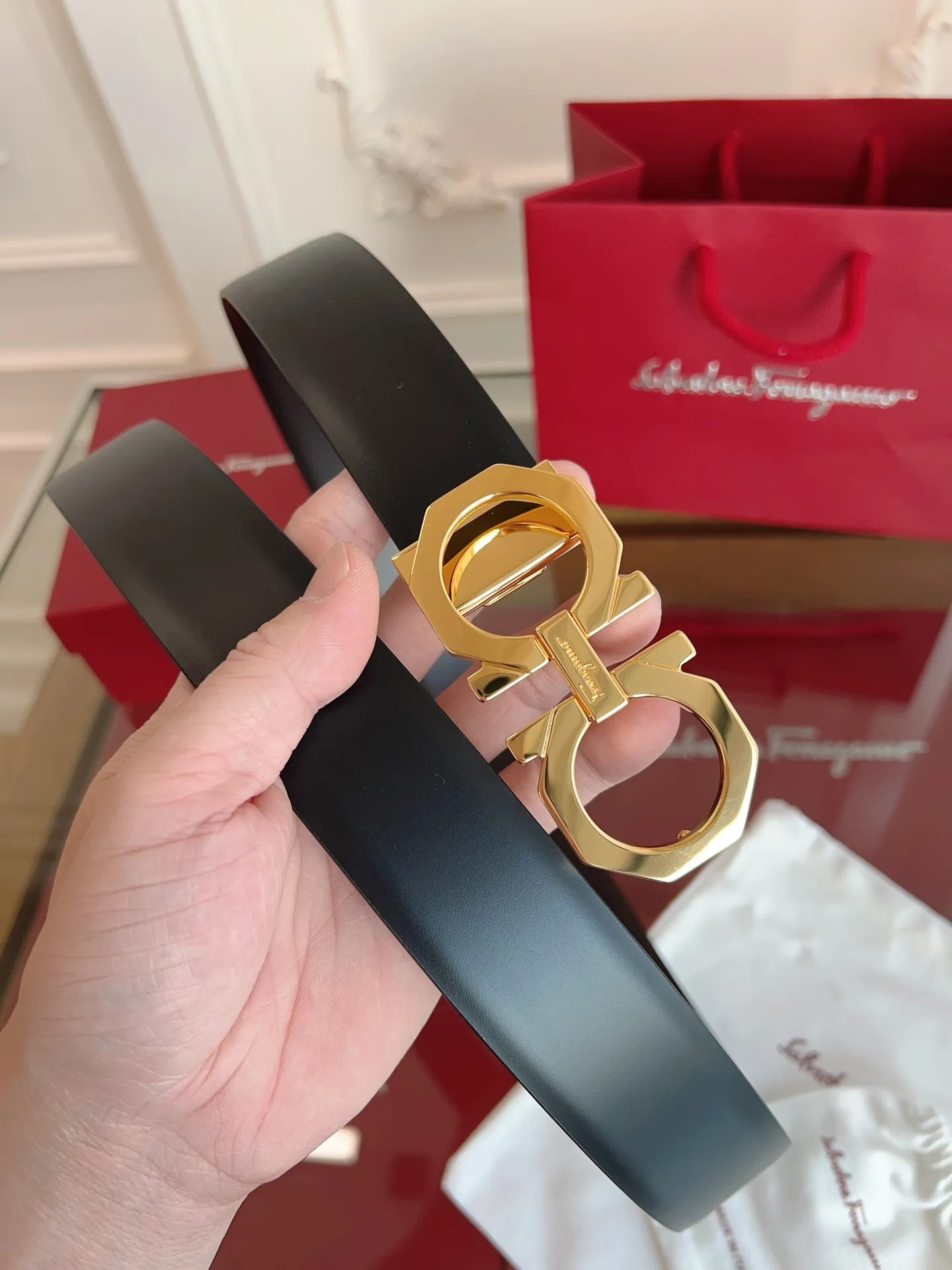 💰440💰Full set of packaging💰 💍Purchase grade Ferragamo 3.5cm original leather. Precision brass hardware upgraded version nfc chip, genuine factory IP plating! Original match