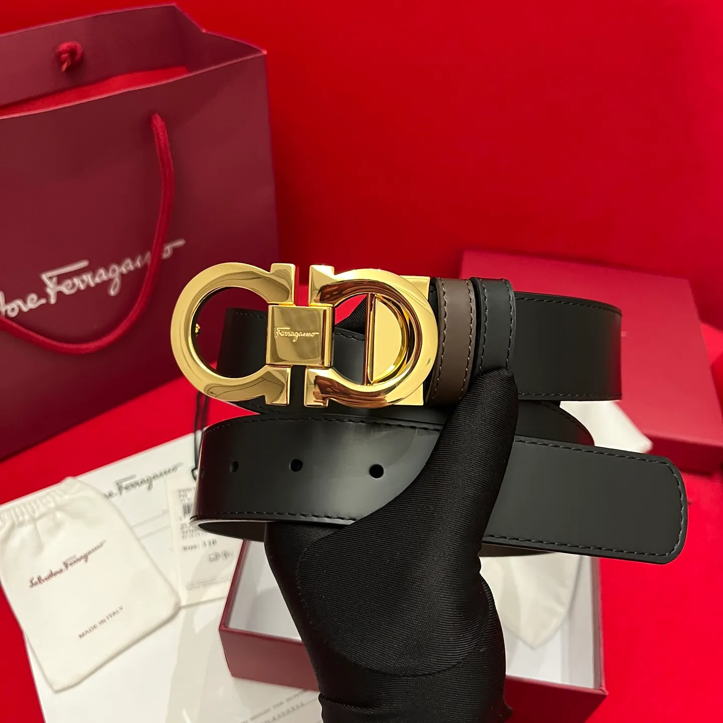 💰440💰Full package💰 💍Purchasing-grade Ferragamo Double-sided Italian imported original black matching☕️New quality palladium-plated buckle Width 3.5cm Double-sided usable The belt is adjustable and can be cut as needed to achieve a slim fit