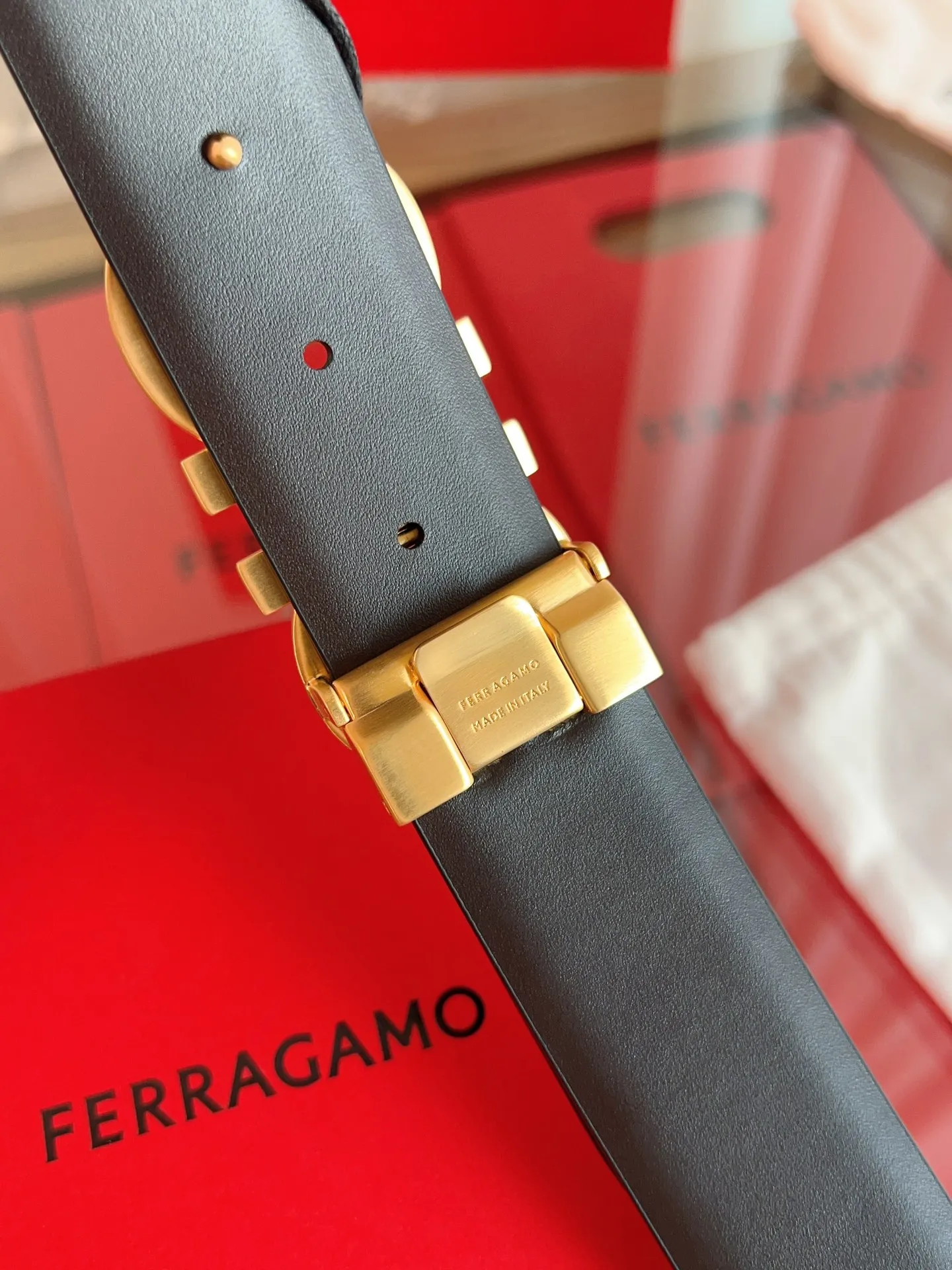 💰440💰Full set of packaging💰 💍Purchase grade Ferragamo 3.5cm original leather. Precision brass hardware upgraded version nfc chip, genuine factory IP plating! Original match